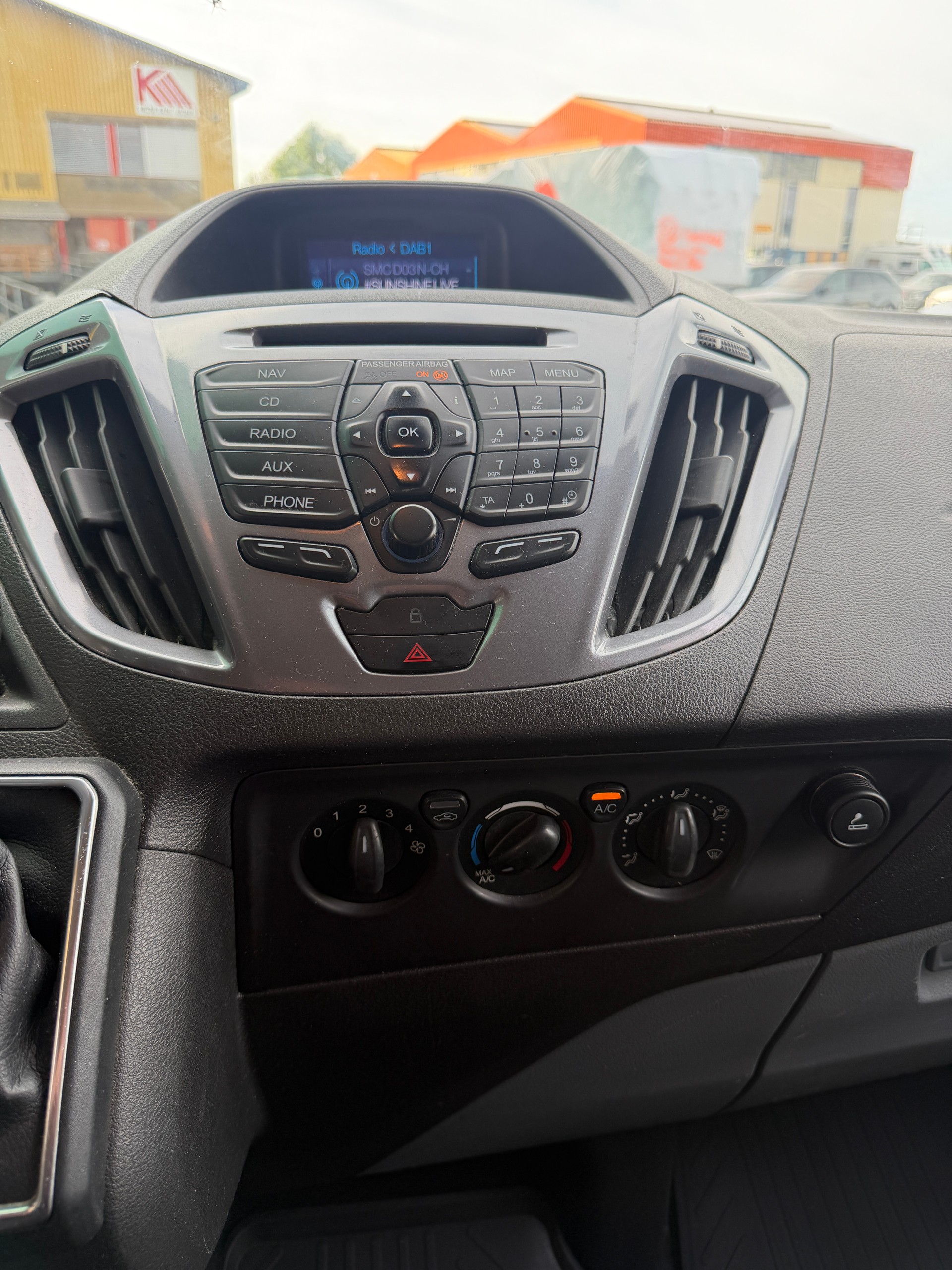 FORD Transit Custom Van 340 L2H1 Trend SelectShift A-image-11