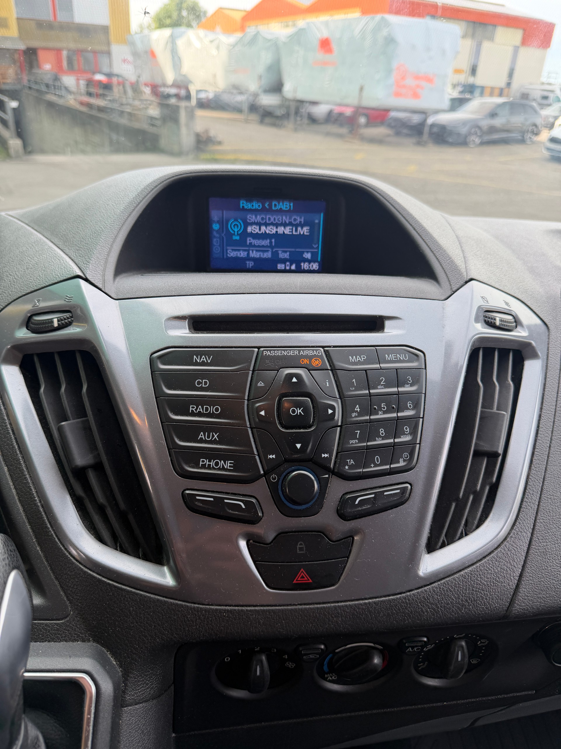 FORD Transit Custom Van 340 L2H1 Trend SelectShift A-image-9