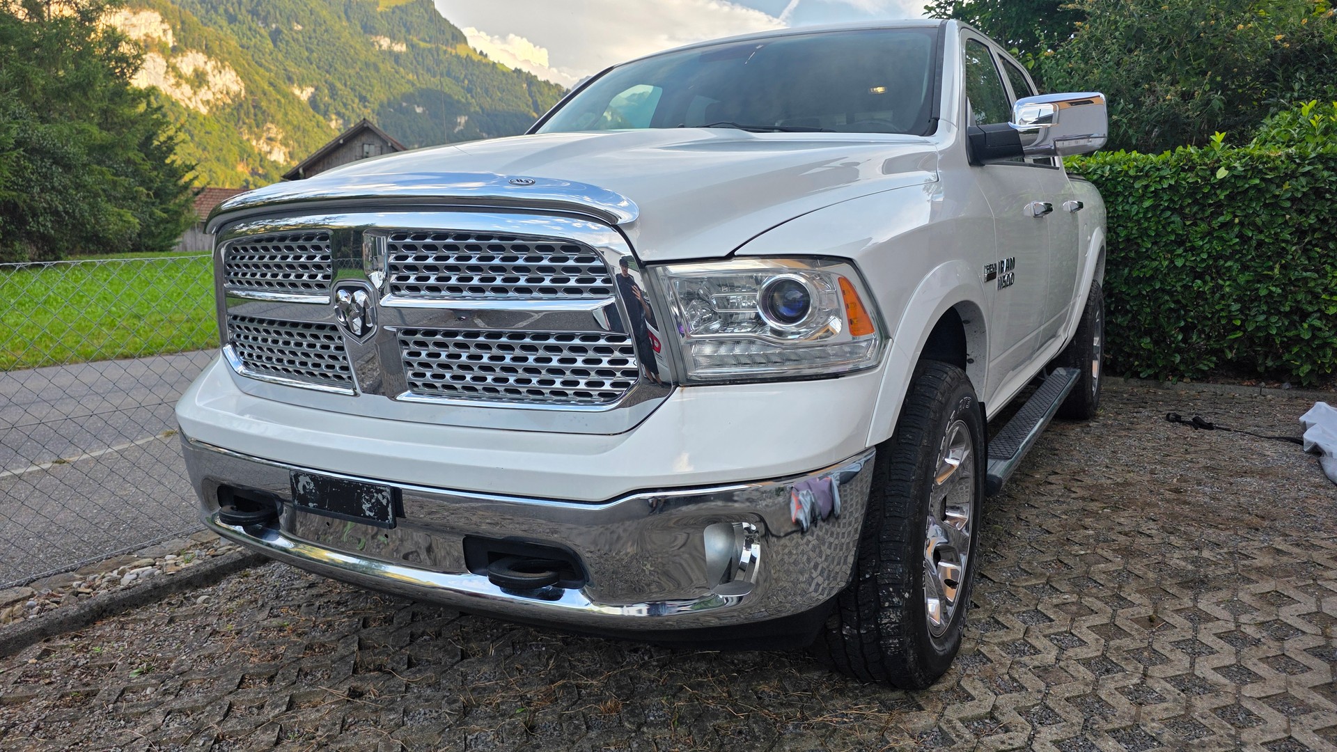 DODGE 1500 Laramie-image-6