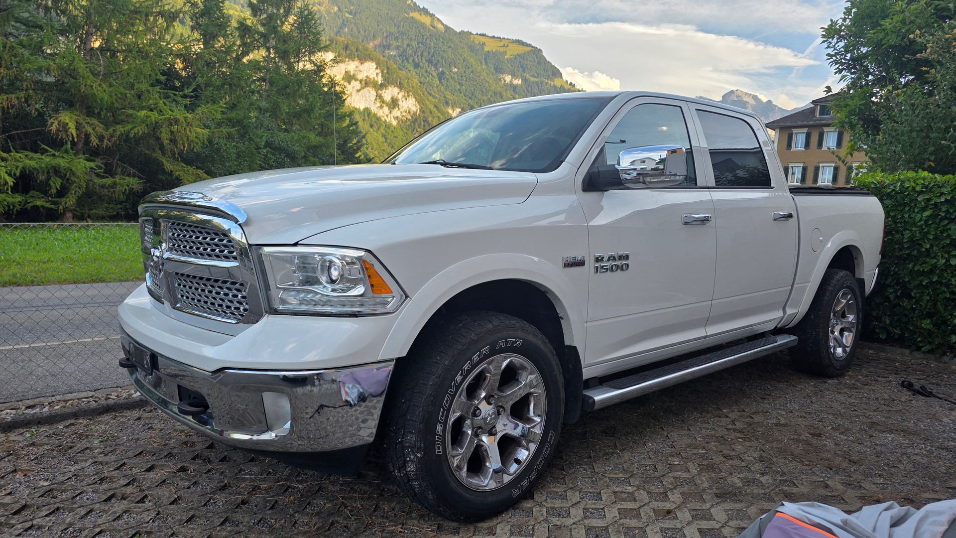 DODGE 1500 Laramie-image-0