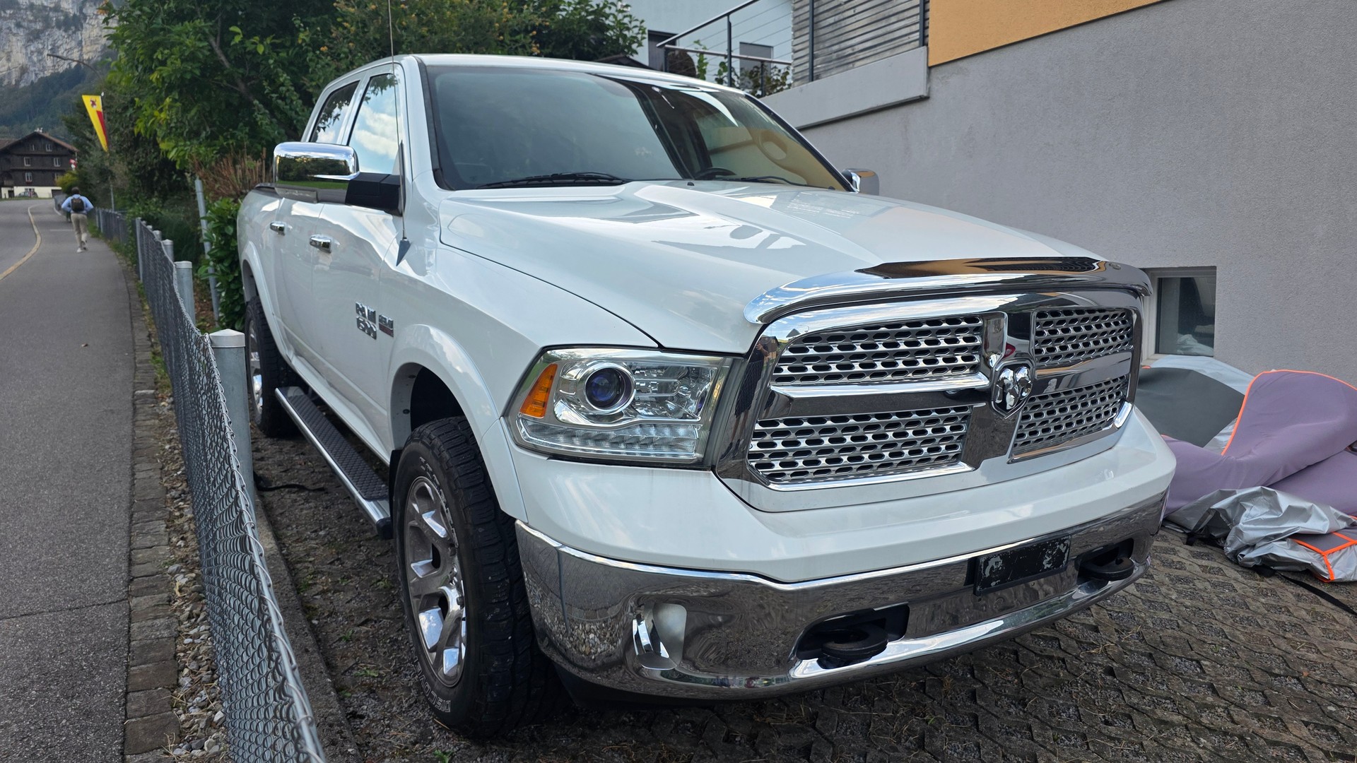 DODGE 1500 Laramie-image-9