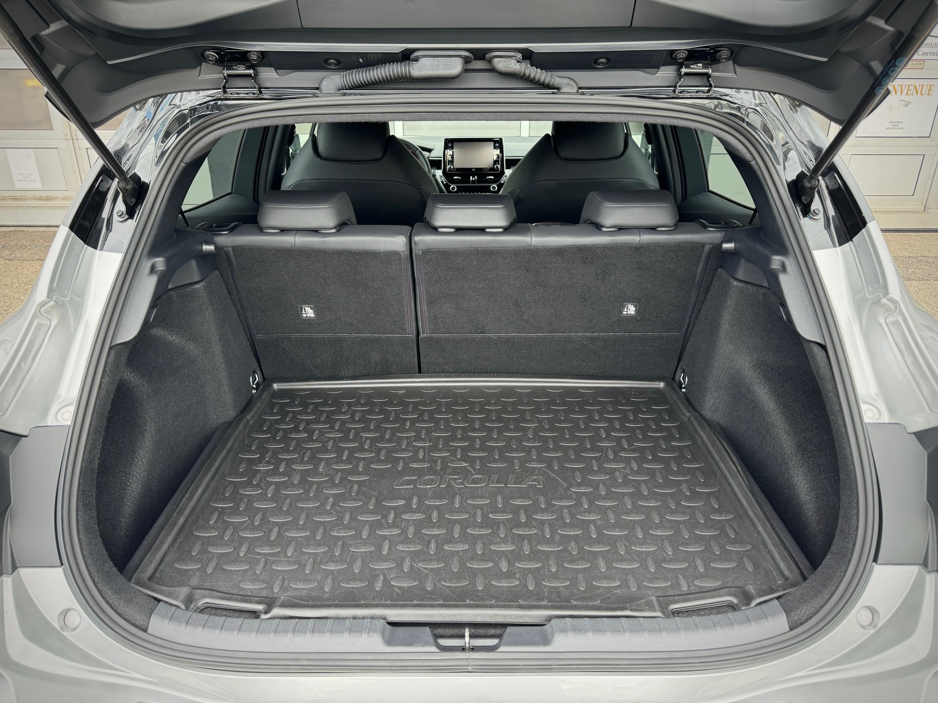 TOYOTA Corolla 2.0 HSD GR-S e-CVT - Véhicule Suisse (CH)-image-15