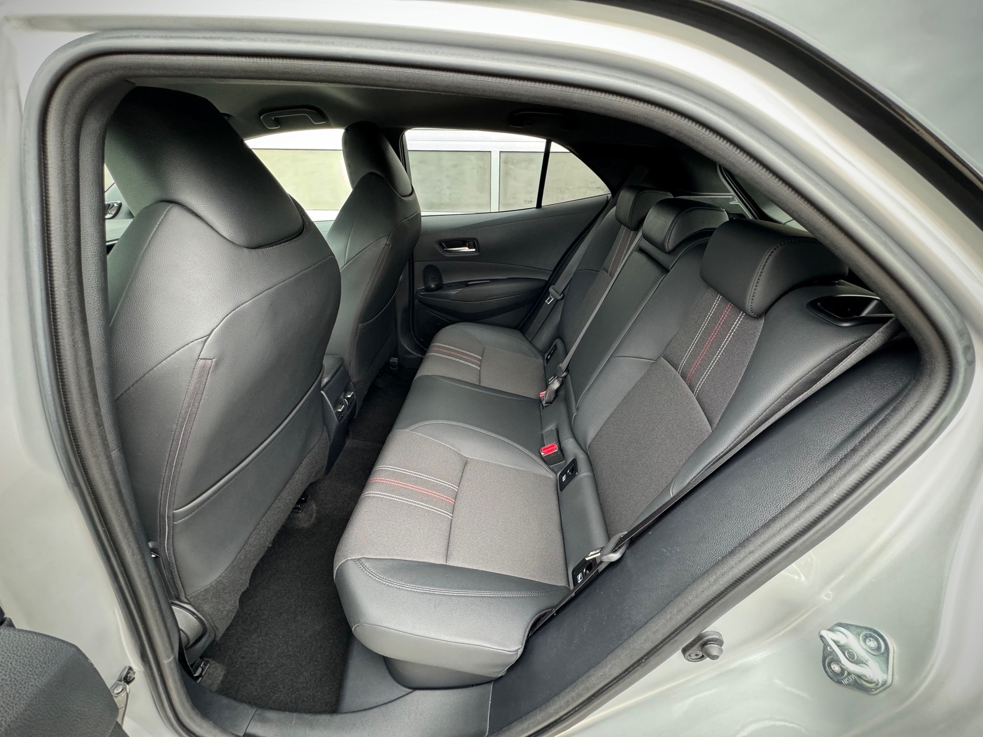 TOYOTA Corolla 2.0 HSD GR-S e-CVT - Véhicule Suisse (CH)-image-8