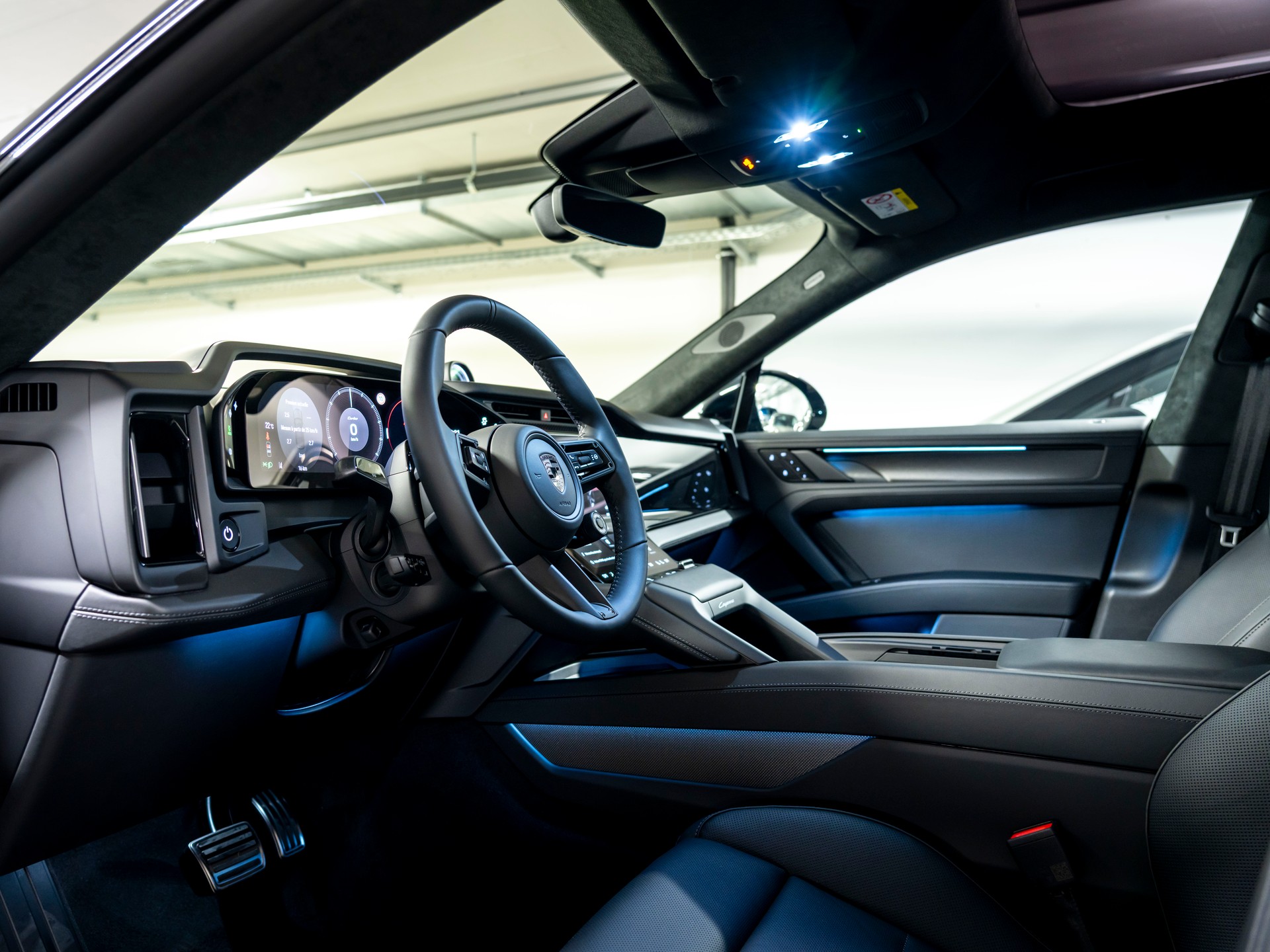 PORSCHE Cayenne Coupe Turbo Electric 113 kWh-image-12