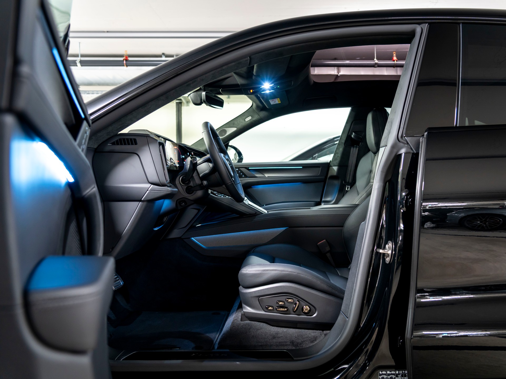 PORSCHE Cayenne Coupe Turbo Electric 113 kWh-image-10