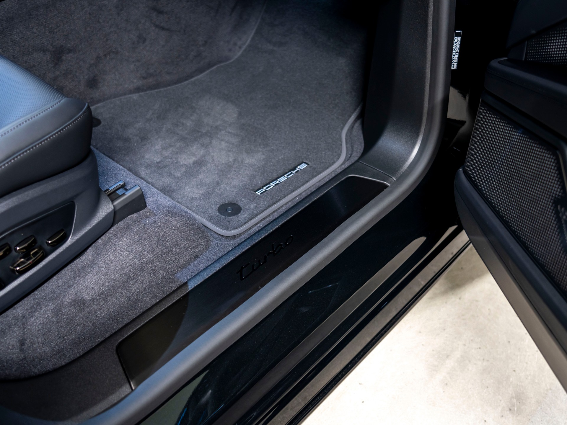 PORSCHE Cayenne Coupe Turbo Electric 113 kWh-image-18