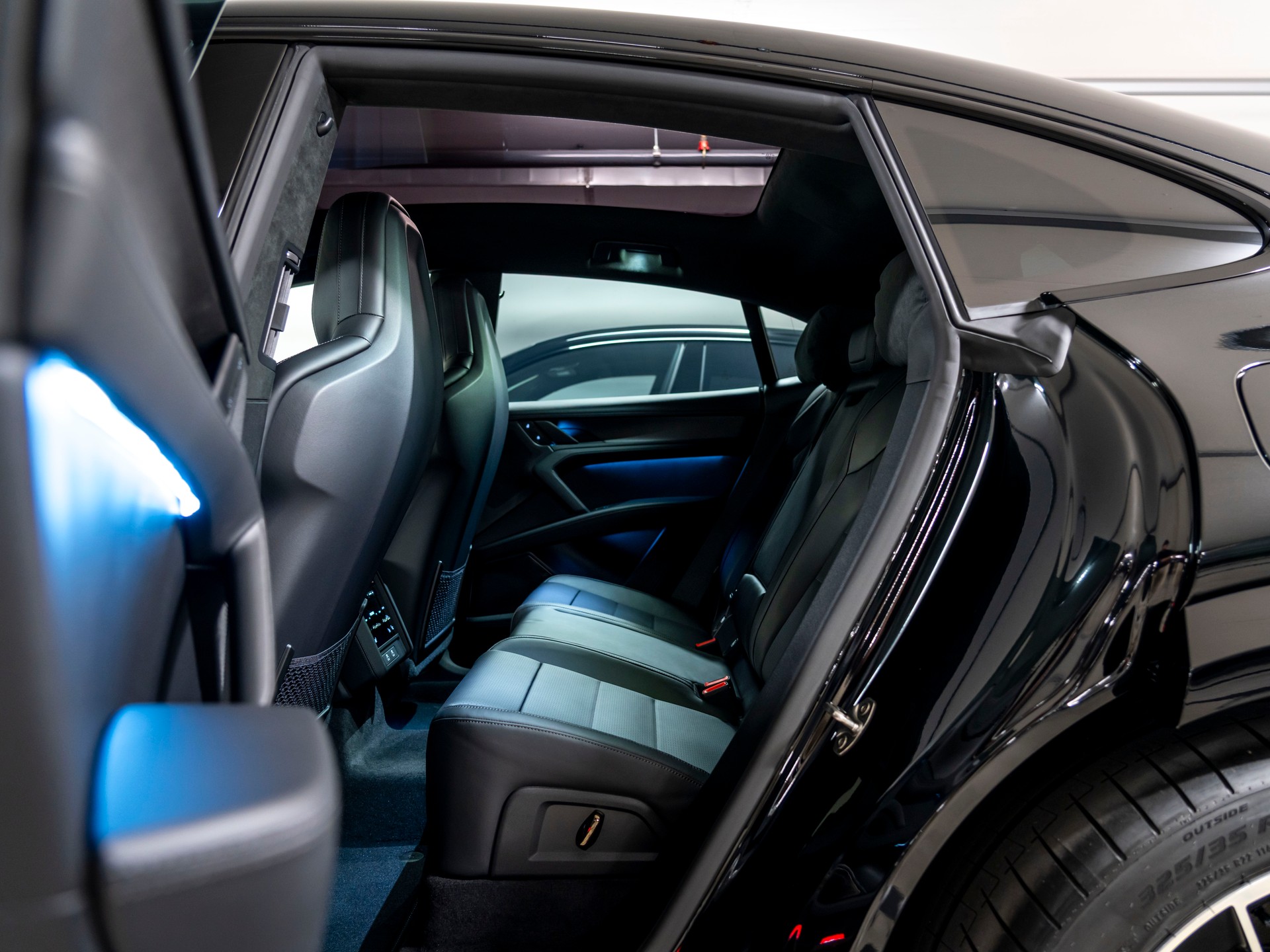 PORSCHE Cayenne Coupe Turbo Electric 113 kWh-image-22