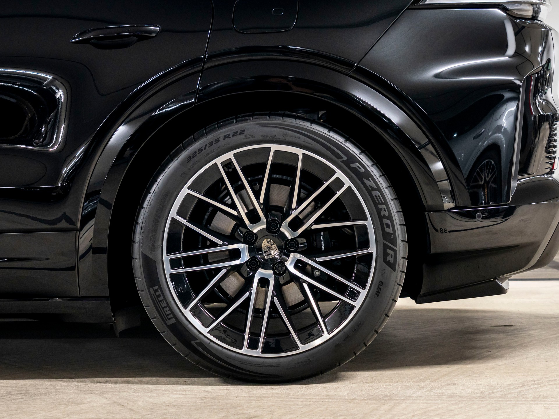 PORSCHE Cayenne Coupe Turbo Electric 113 kWh-image-8