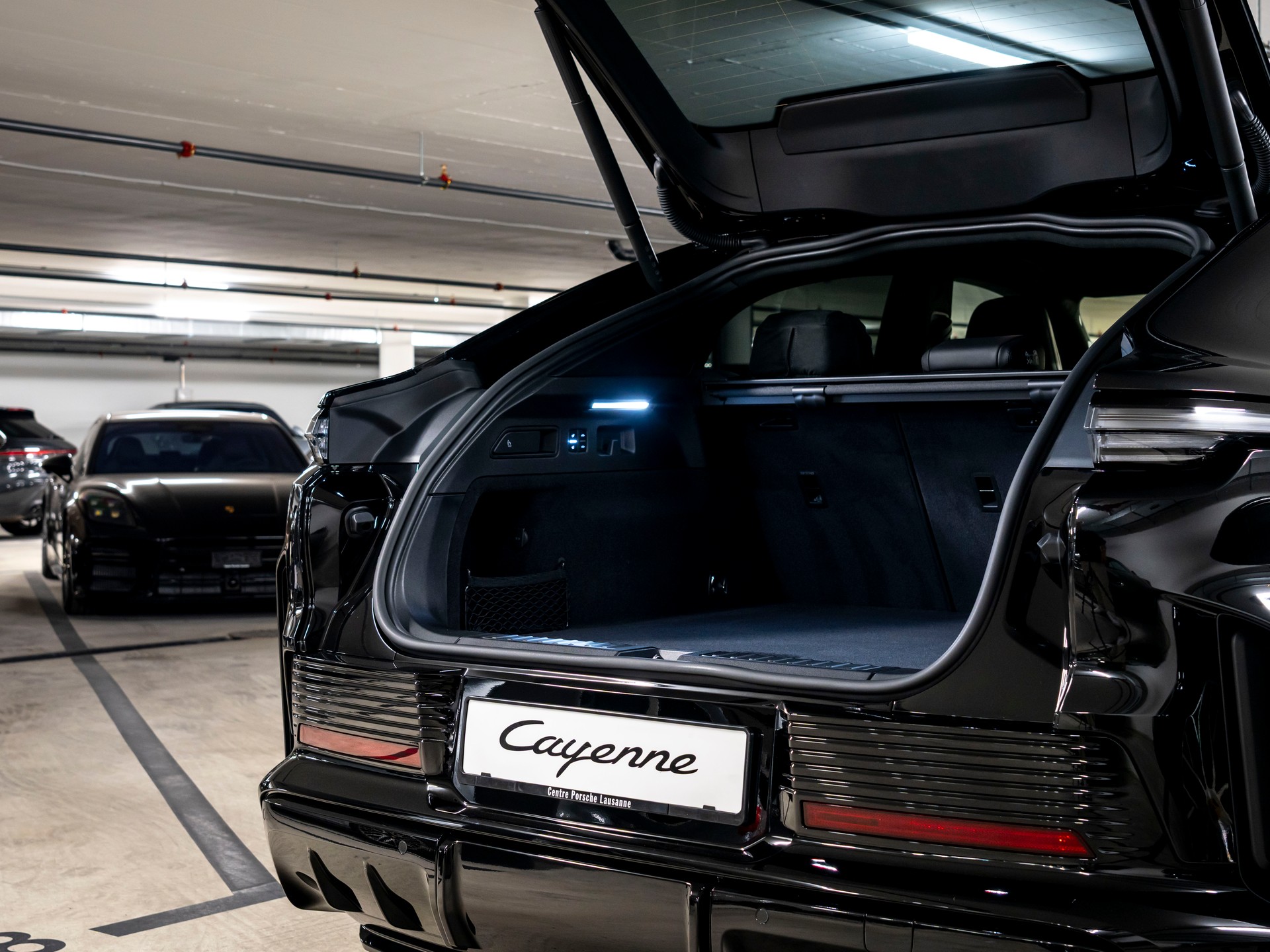 PORSCHE Cayenne Coupe Turbo Electric 113 kWh-image-27
