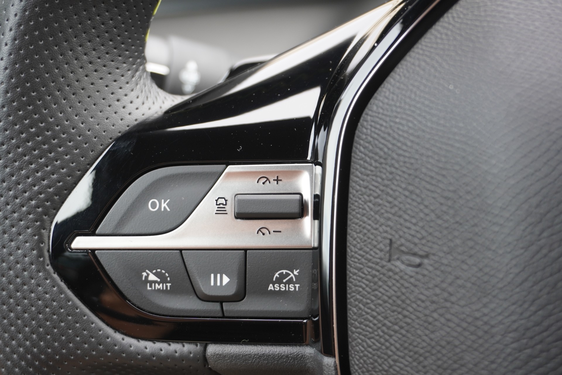 PEUGEOT 308 SW 1.6 PHEV 225 GT-image-34