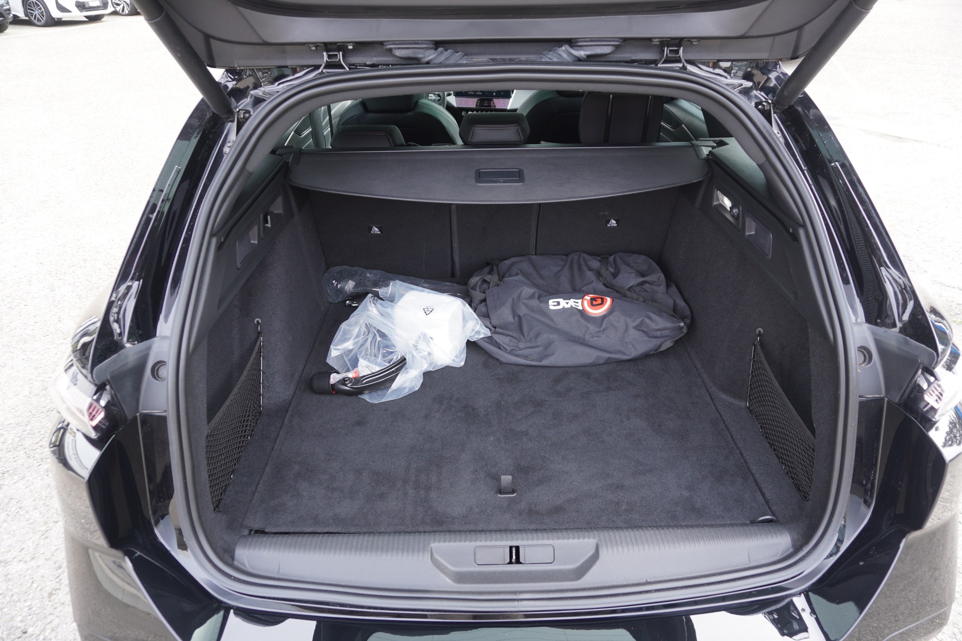PEUGEOT 308 SW 1.6 PHEV 225 GT-image-9