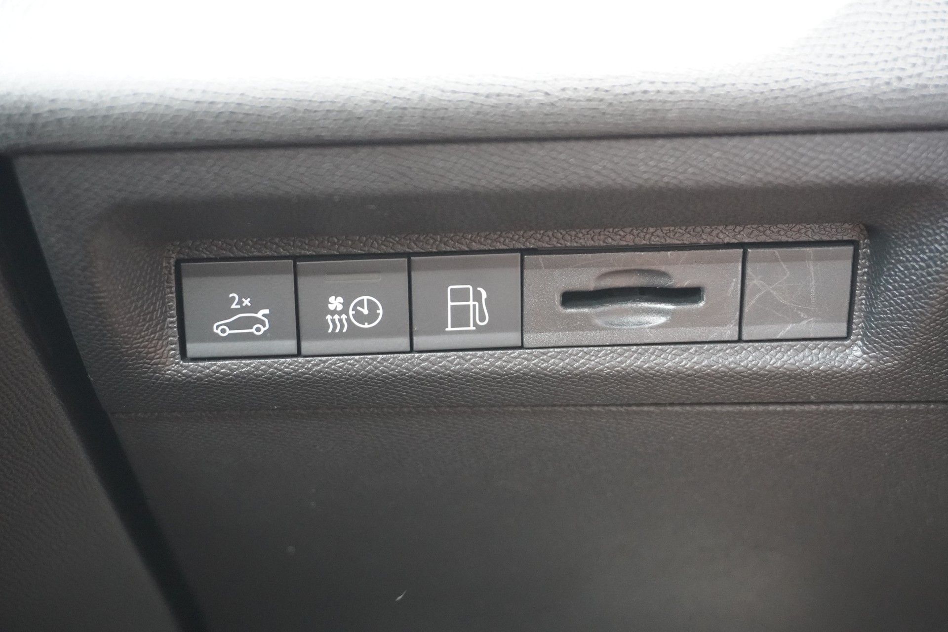 PEUGEOT 308 SW 1.6 PHEV 225 GT-image-36