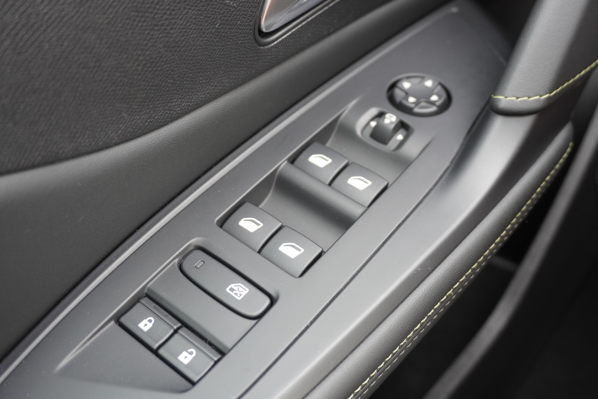 PEUGEOT 308 SW 1.6 PHEV 225 GT-image-37