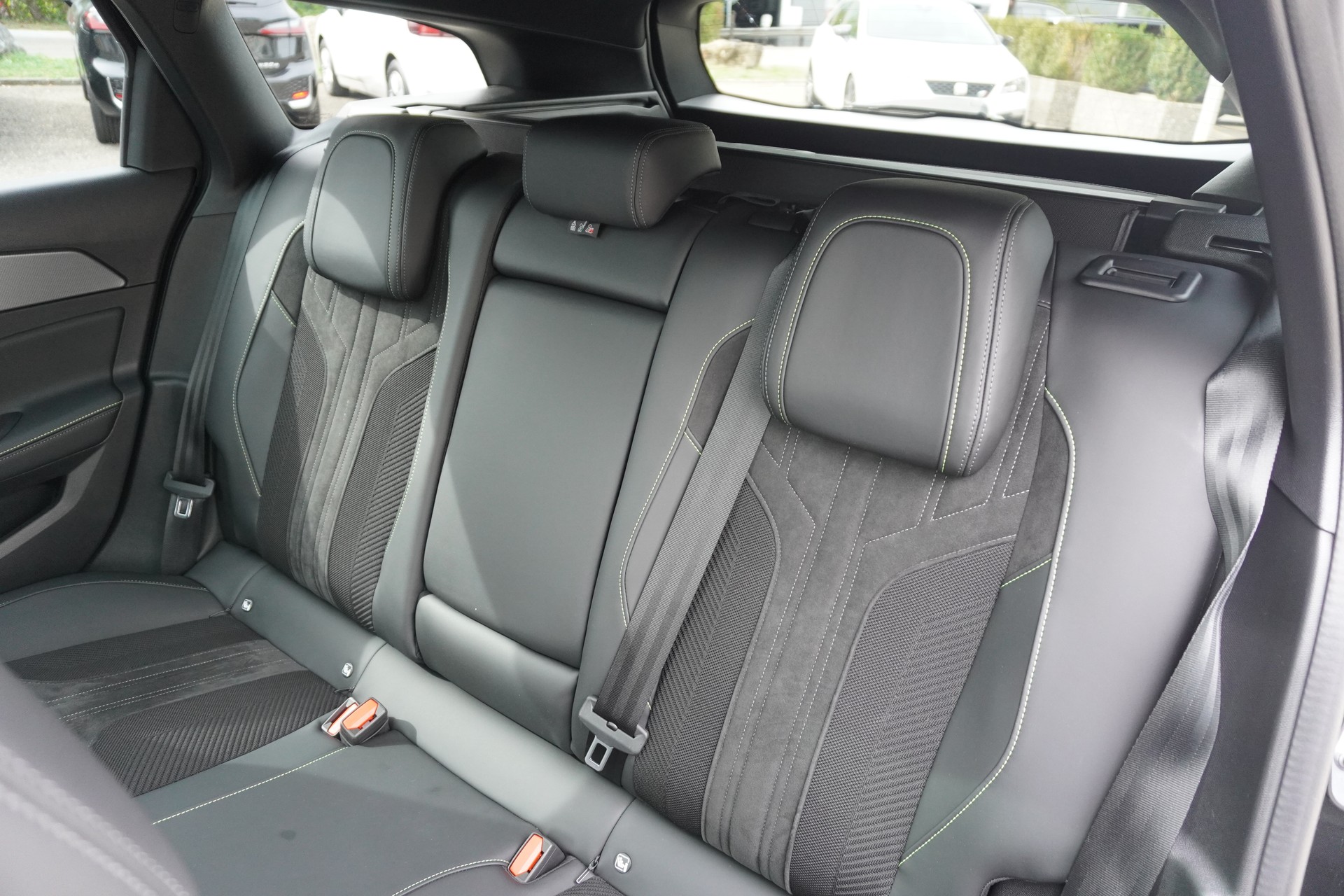 PEUGEOT 308 SW 1.6 PHEV 225 GT-image-13