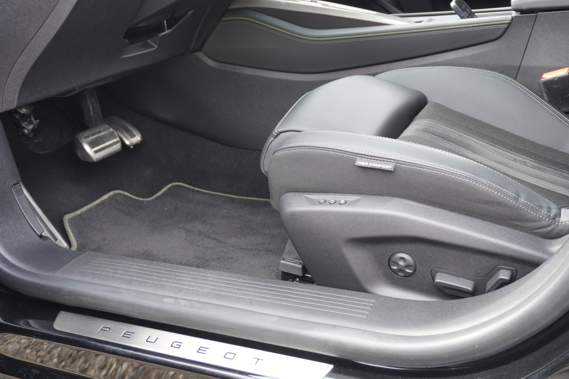 PEUGEOT 308 SW 1.6 PHEV 225 GT-image-41