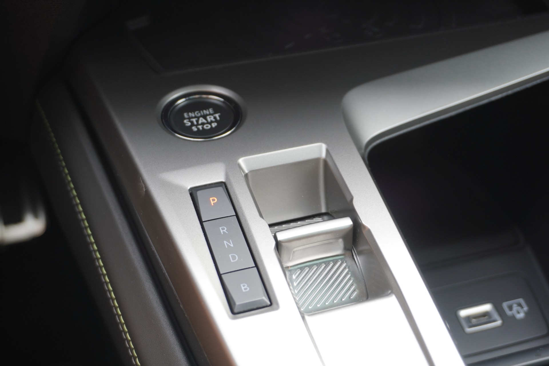 PEUGEOT 308 SW 1.6 PHEV 225 GT-image-17