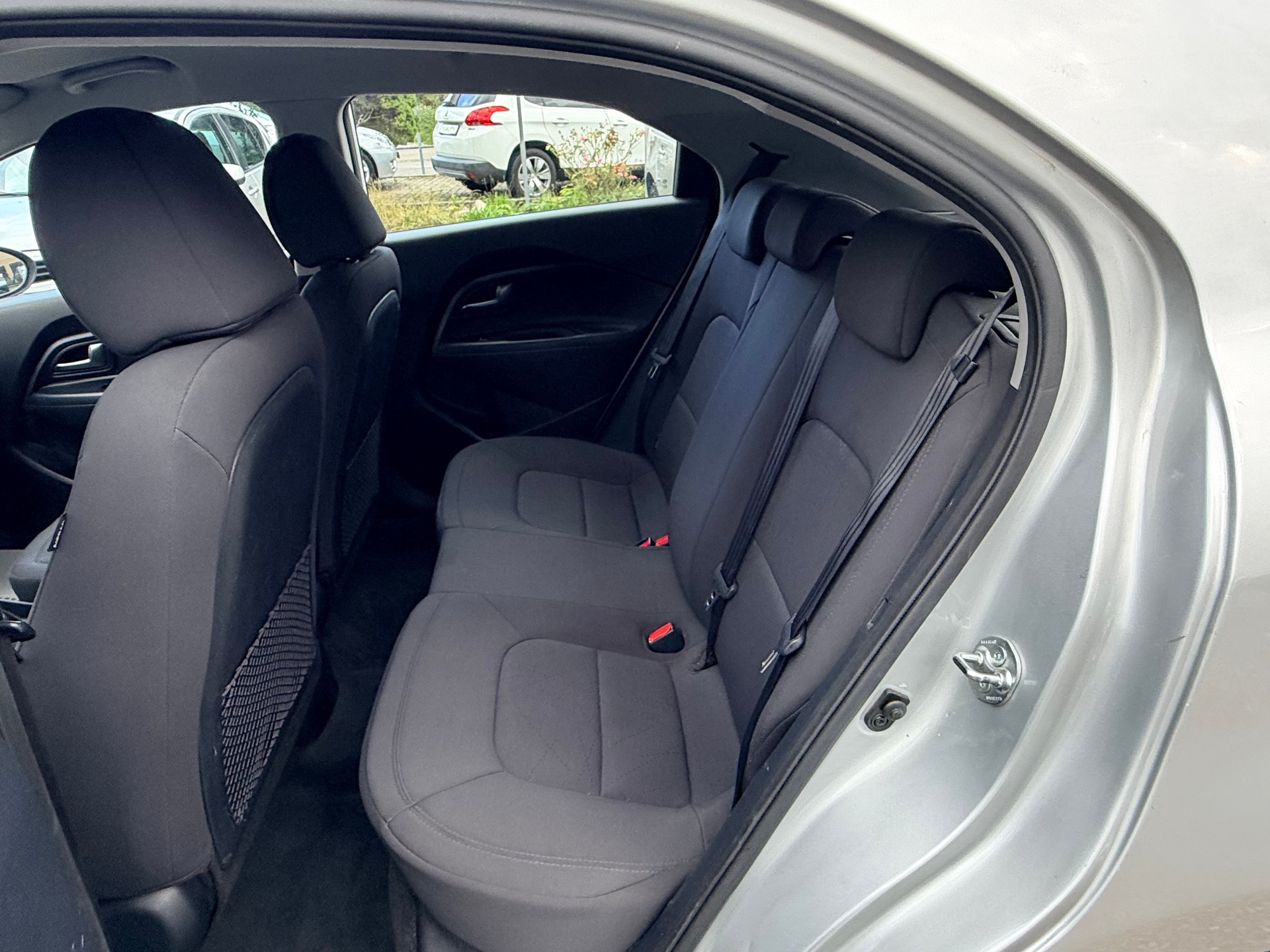 KIA Rio 1.4 CVVT Trend Automatic-image-21