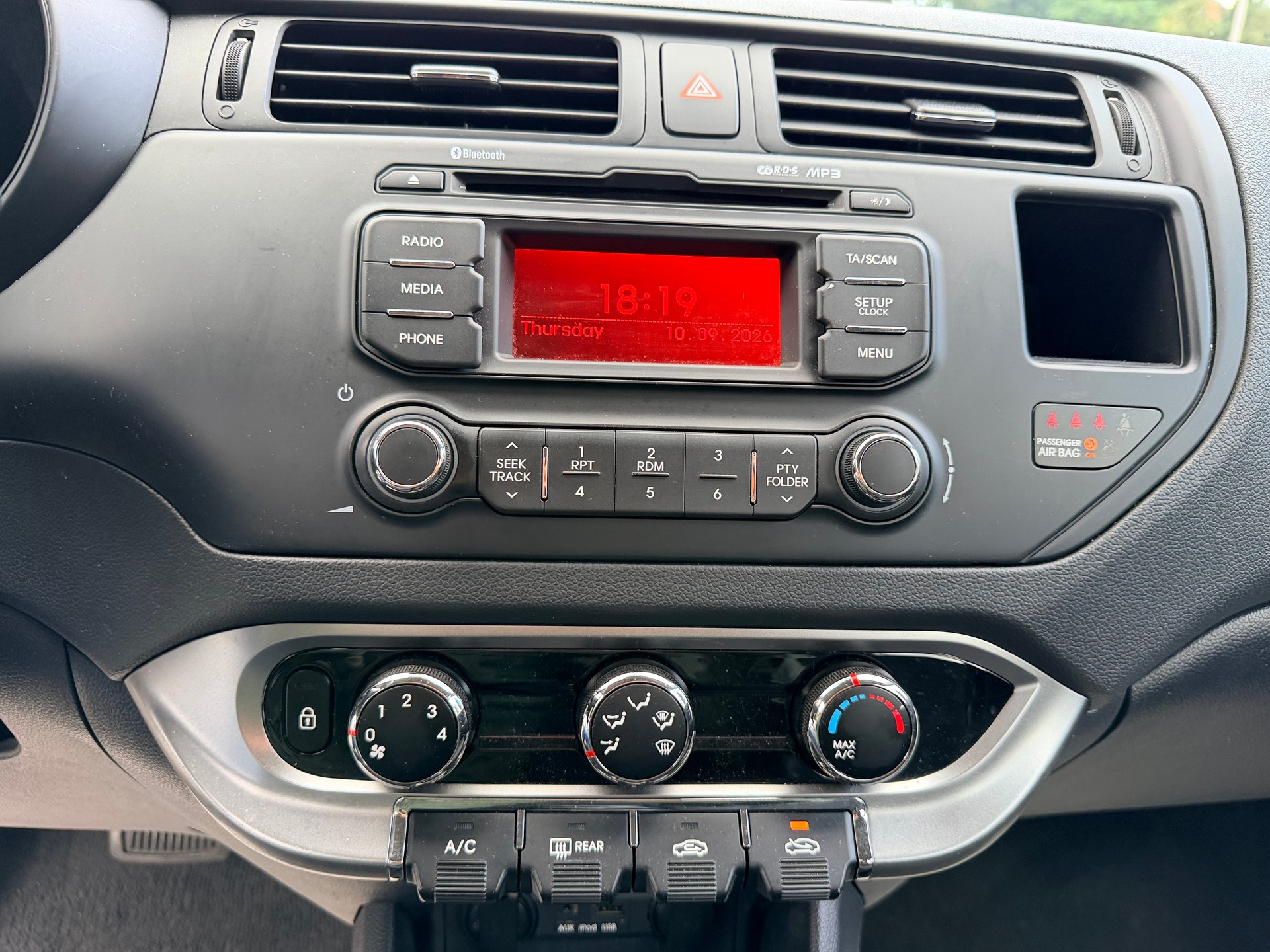 KIA Rio 1.4 CVVT Trend Automatic-image-19
