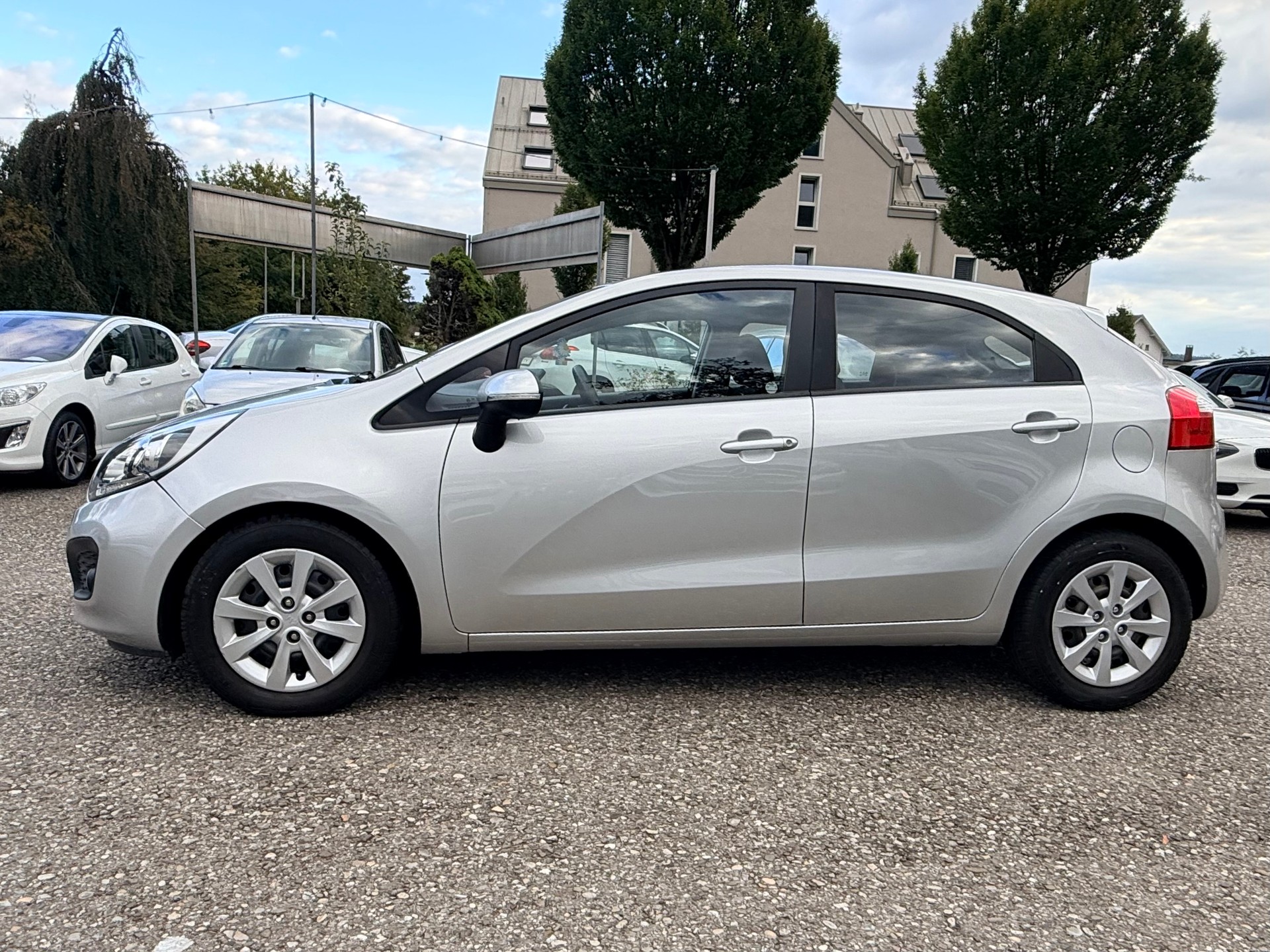 KIA Rio 1.4 CVVT Trend Automatic-image-10