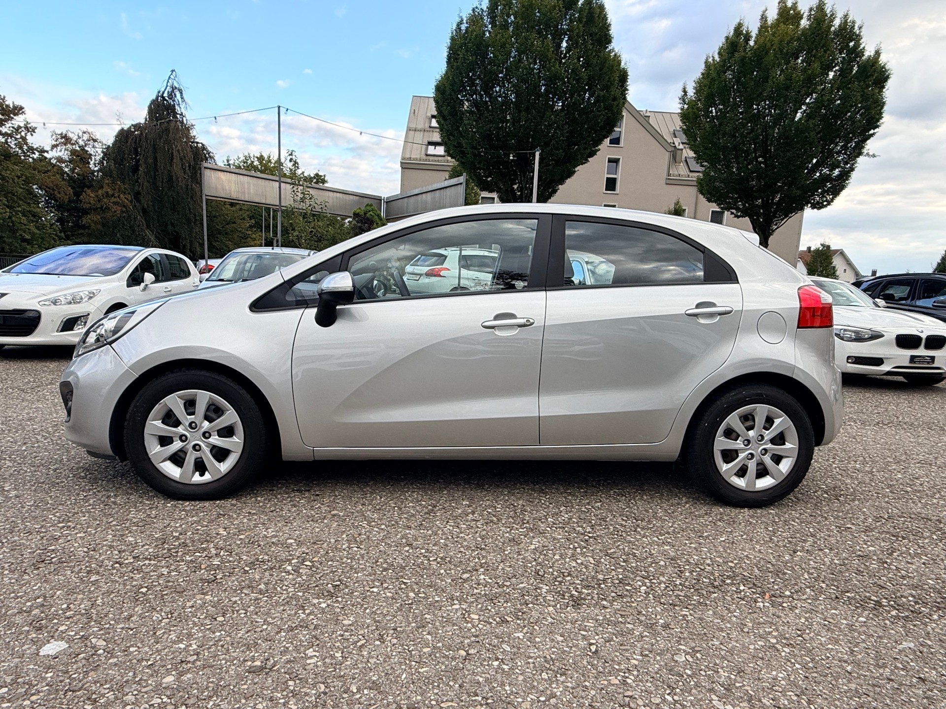 KIA Rio 1.4 CVVT Trend Automatic-image-6