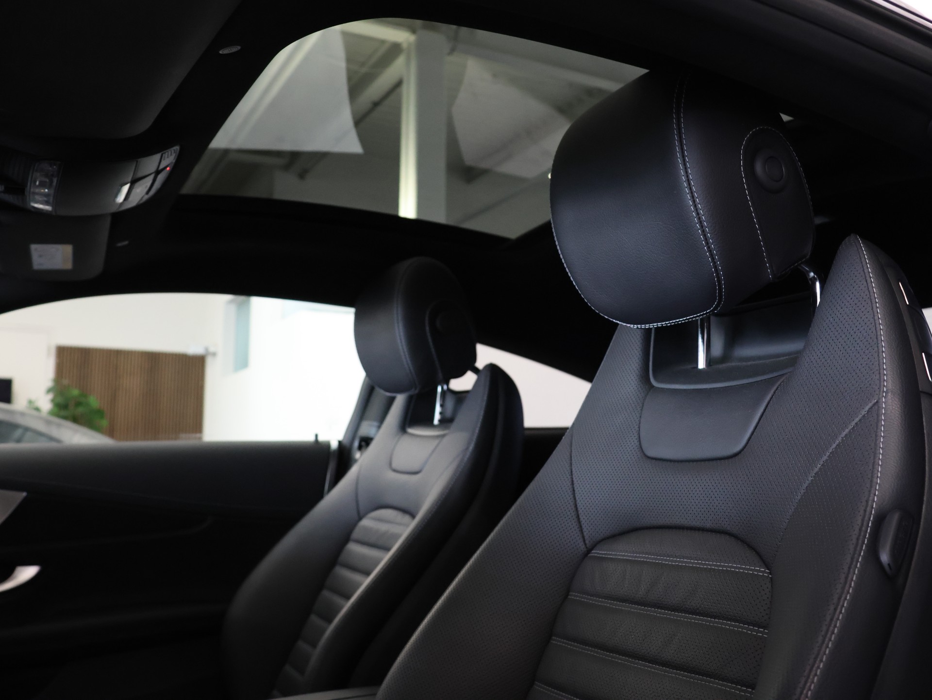 MERCEDES-BENZ C 300 Coupé 4Matic AMG Line 9G-tronic *1.HAND*-image-12