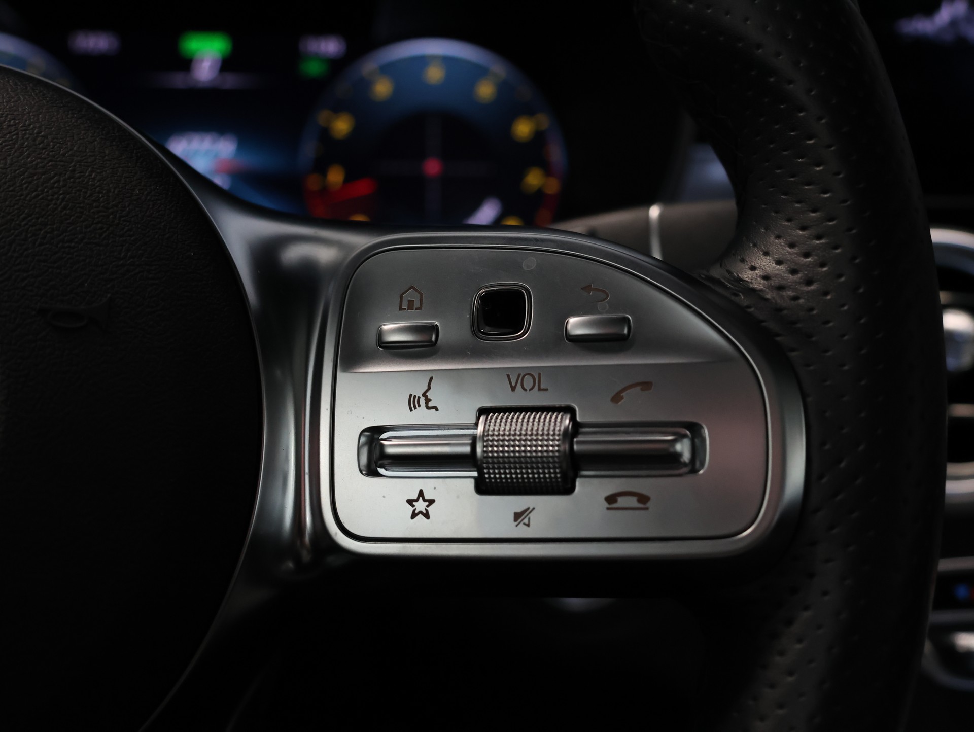 MERCEDES-BENZ C 300 Coupé 4Matic AMG Line 9G-tronic *1.HAND*-image-16