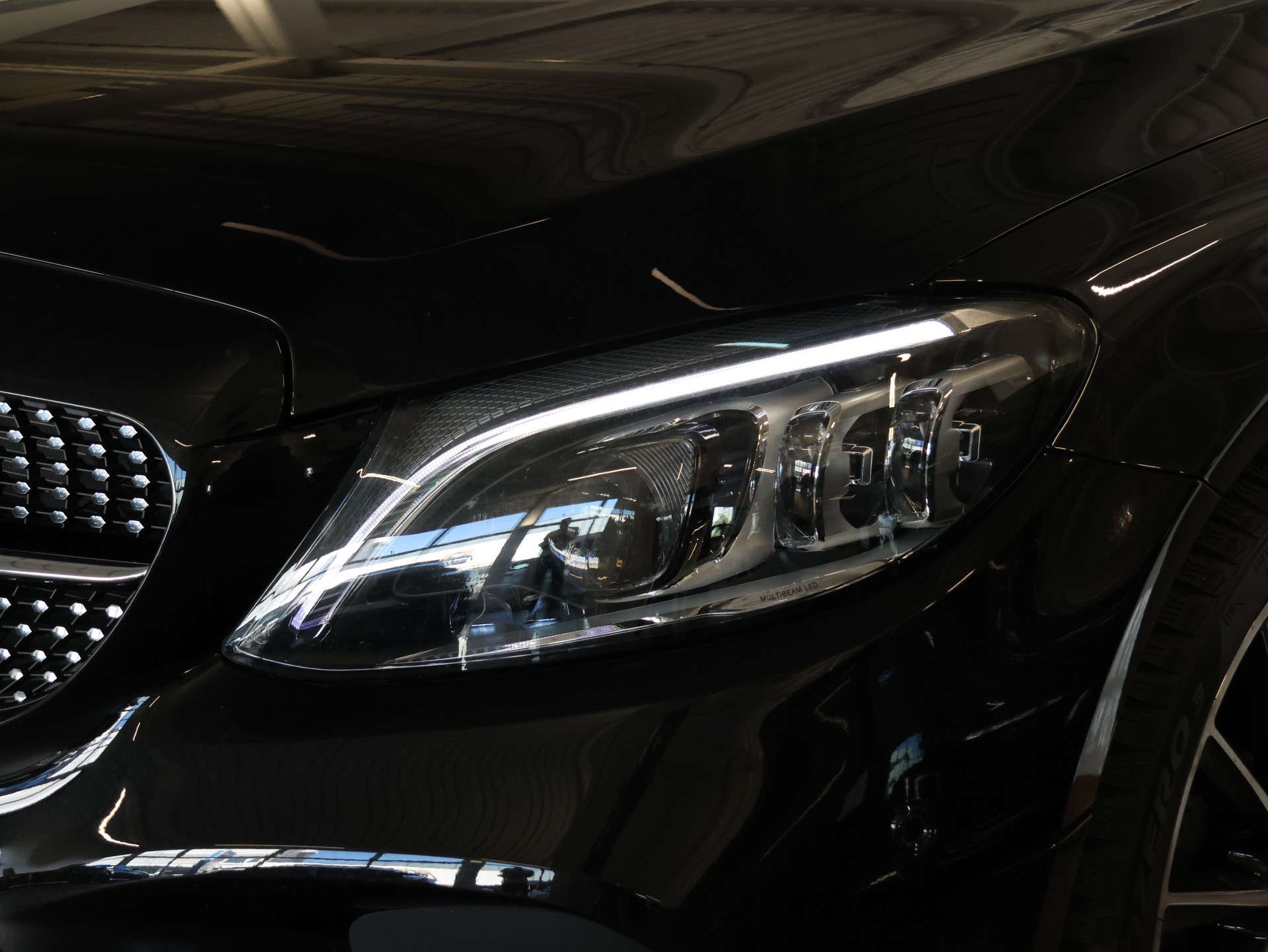 MERCEDES-BENZ C 300 Coupé 4Matic AMG Line 9G-tronic *1.HAND*-image-4