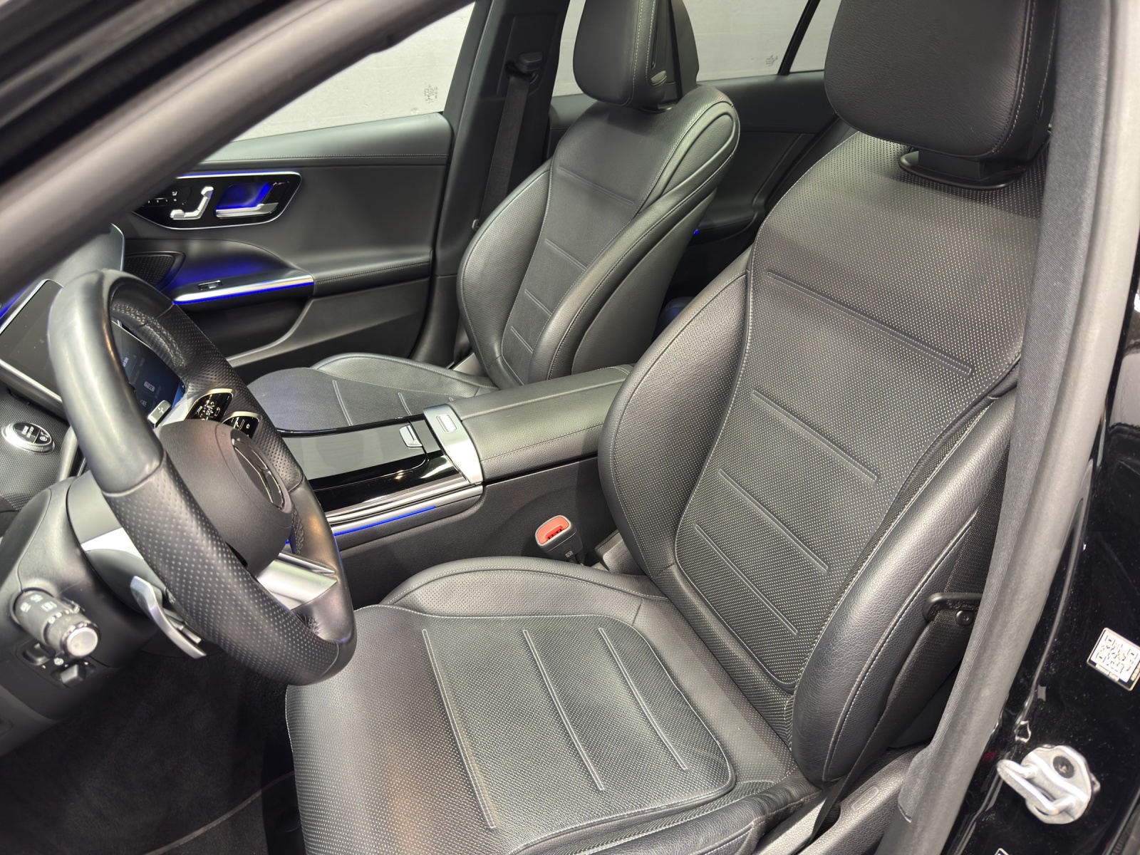 MERCEDES-BENZ C 300 AMG Line 4Matic-image-14