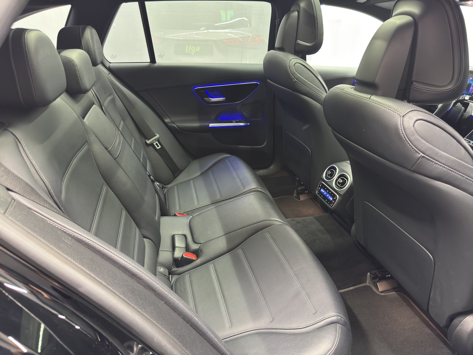 MERCEDES-BENZ C 300 AMG Line 4Matic-image-9
