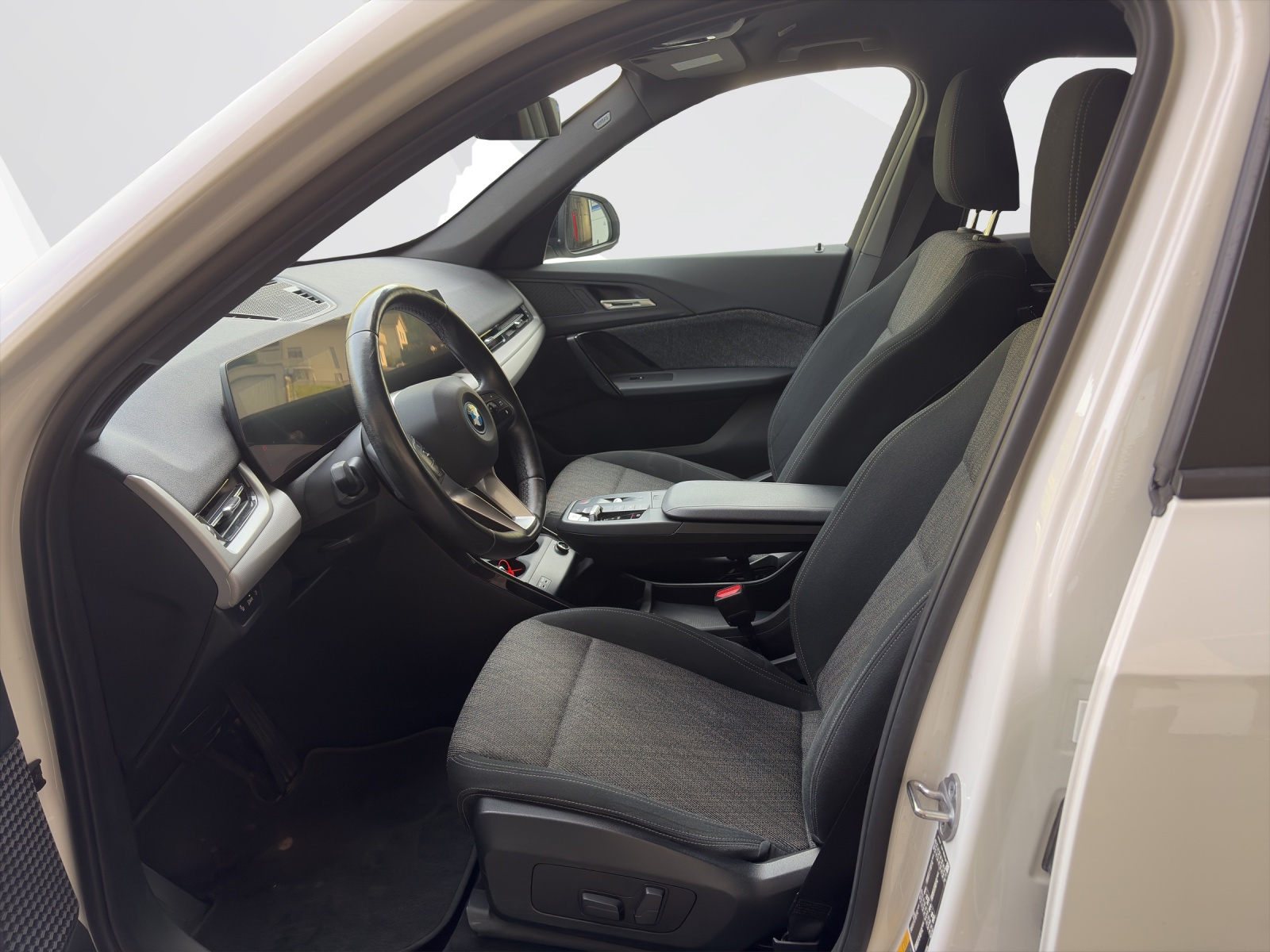 BMW iX1 xDrive30-image-9