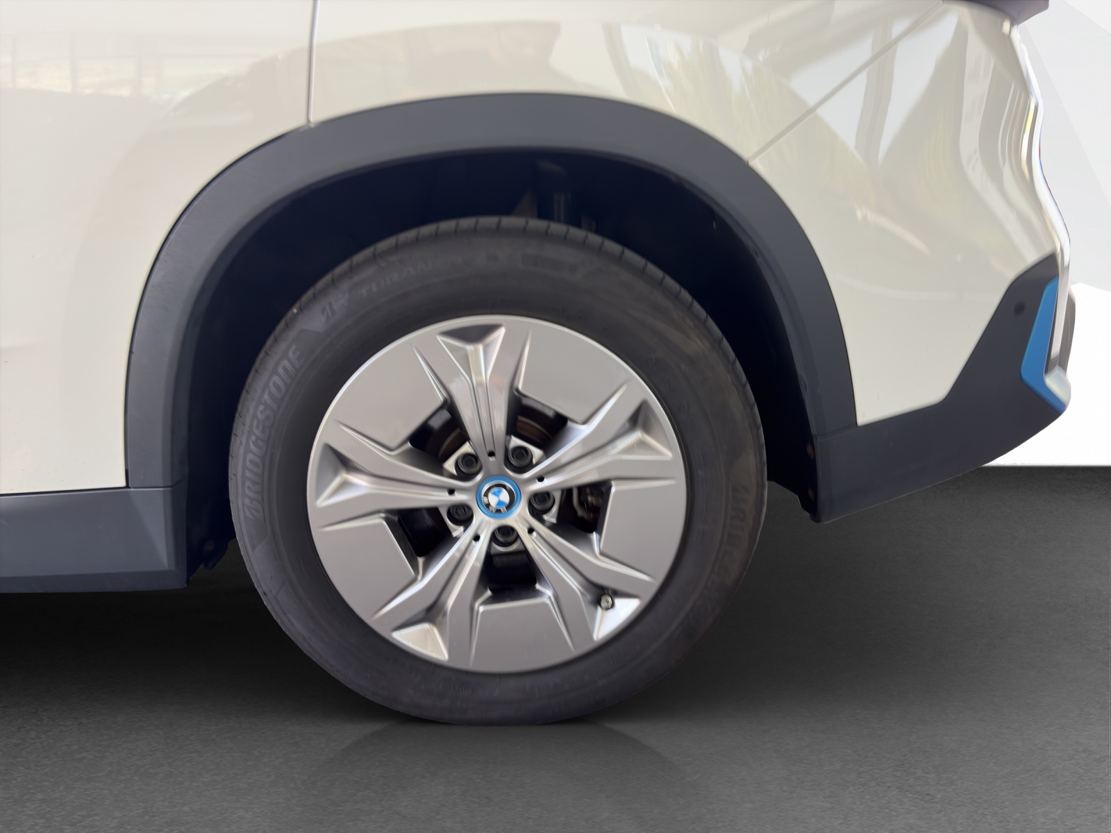 BMW iX1 xDrive30-image-21