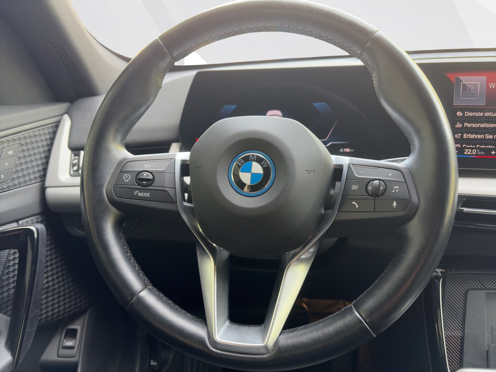 BMW iX1 xDrive30-image-11