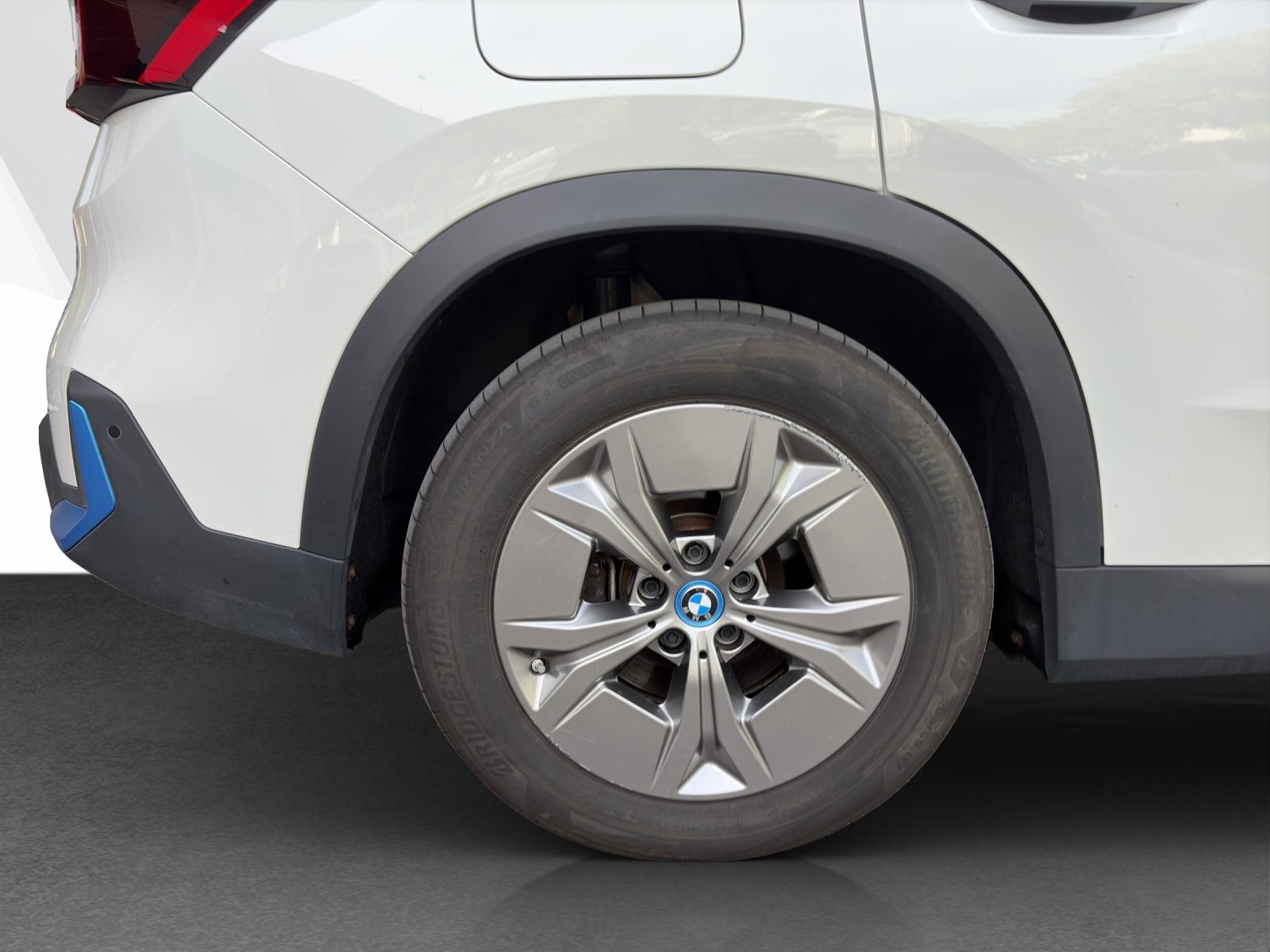 BMW iX1 xDrive30-image-22