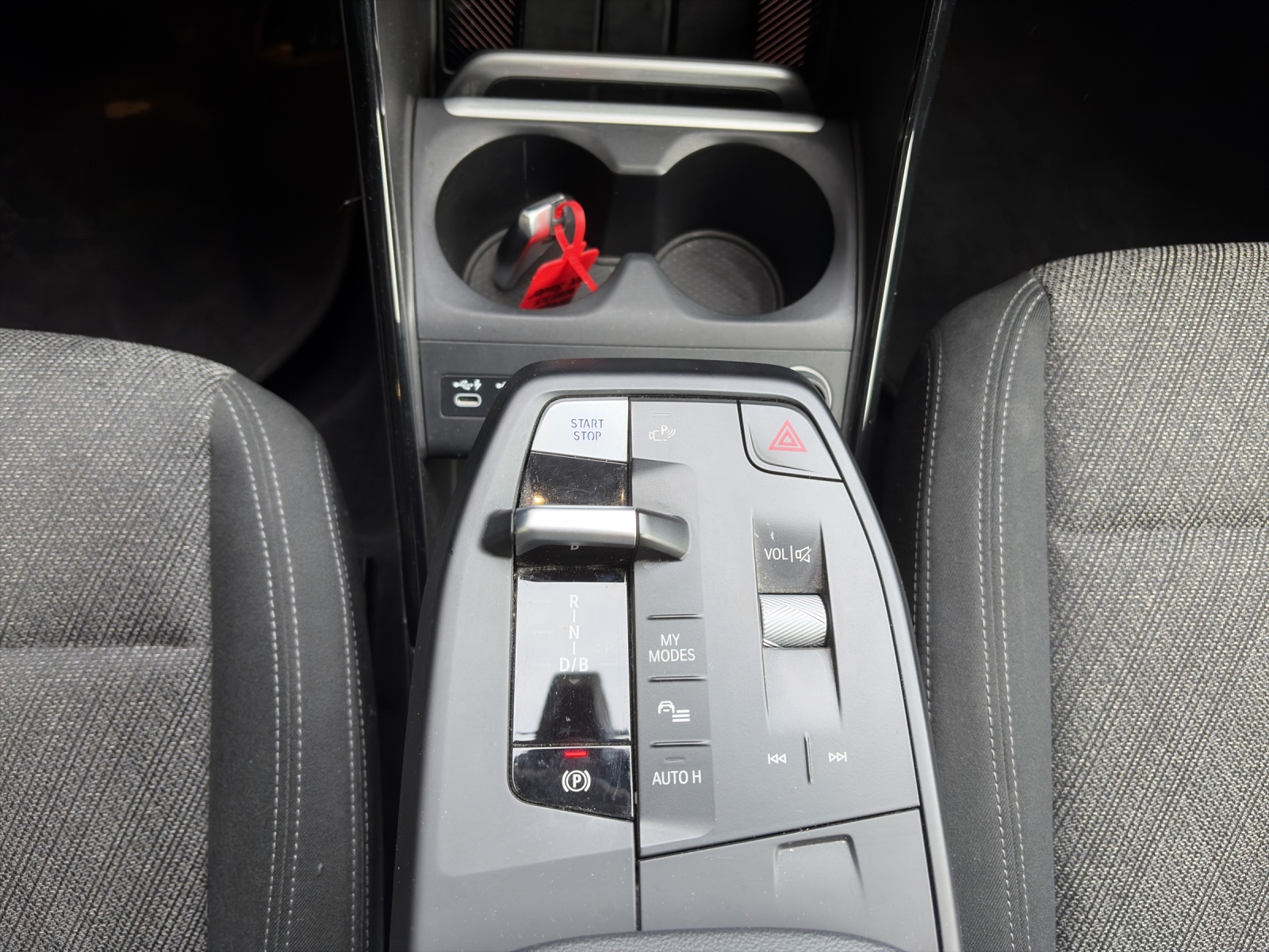 BMW iX1 xDrive30-image-14
