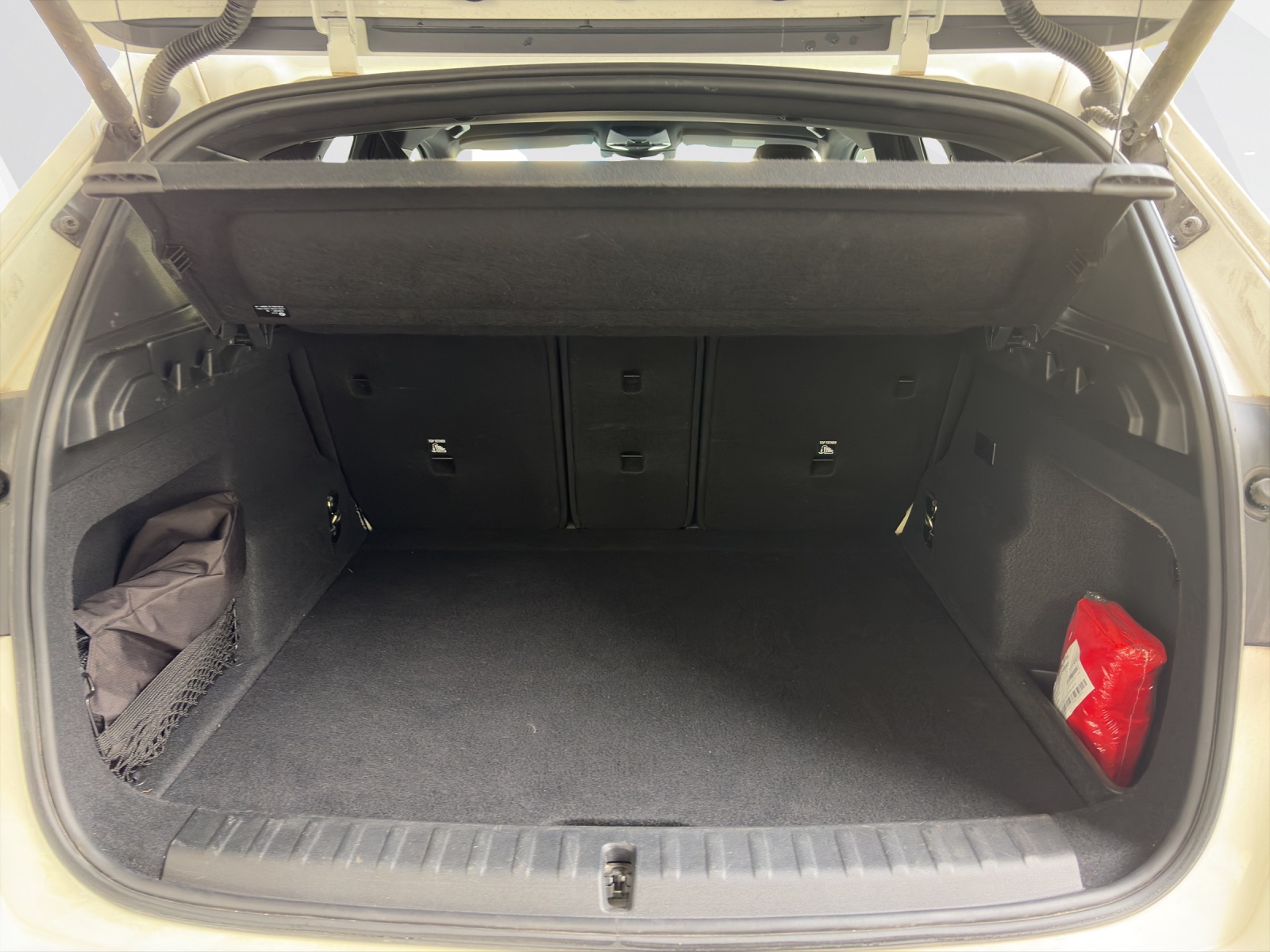 BMW iX1 xDrive30-image-18