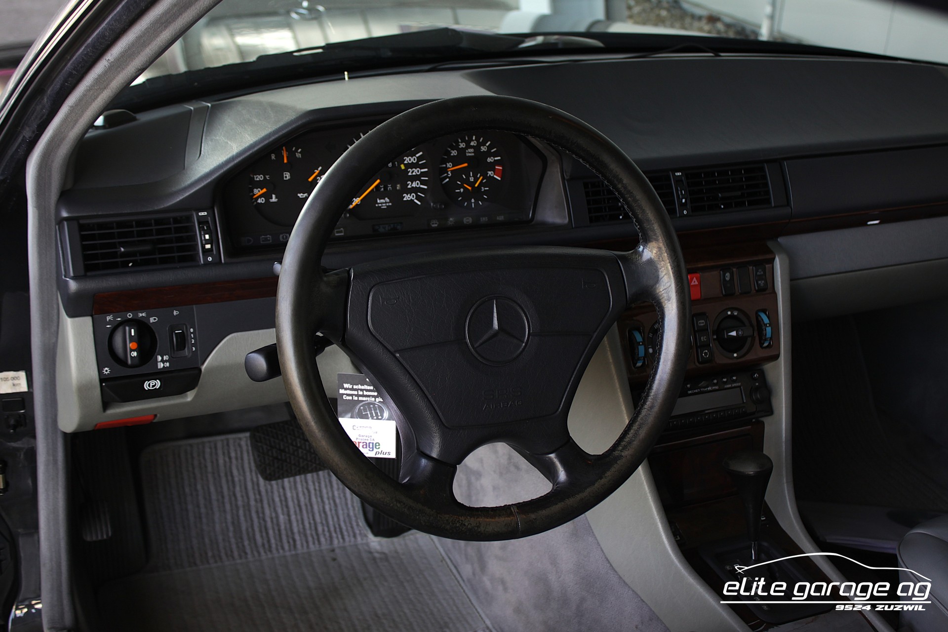 MERCEDES-BENZ E 320 Cabrio-image-14