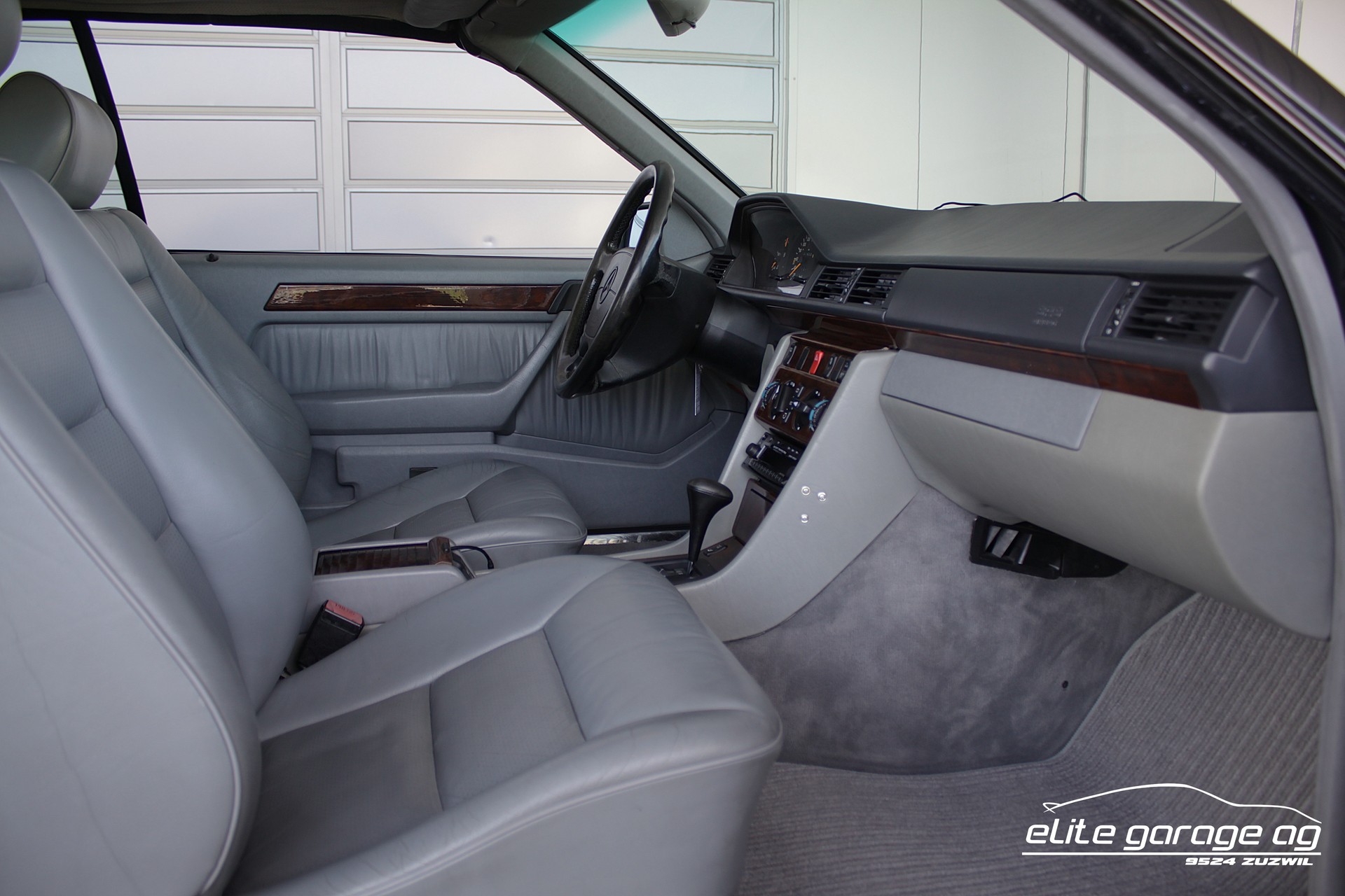 MERCEDES-BENZ E 320 Cabrio-image-15
