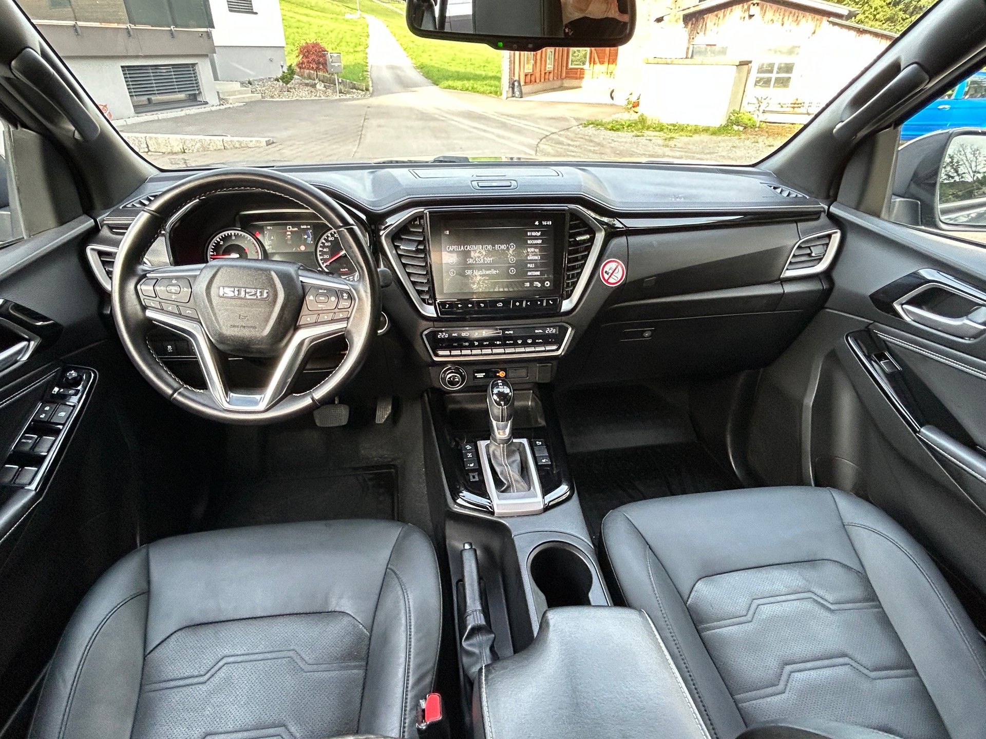 ISUZU D-MAX 1.9 CrewCab N60FF V-Cross 4x4 AT-image-12