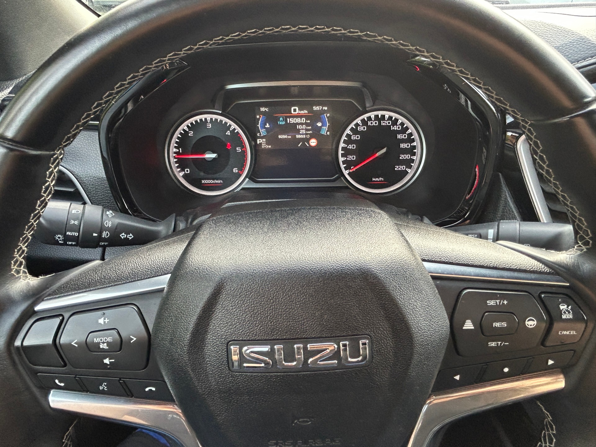 ISUZU D-MAX 1.9 CrewCab N60FF V-Cross 4x4 AT-image-14