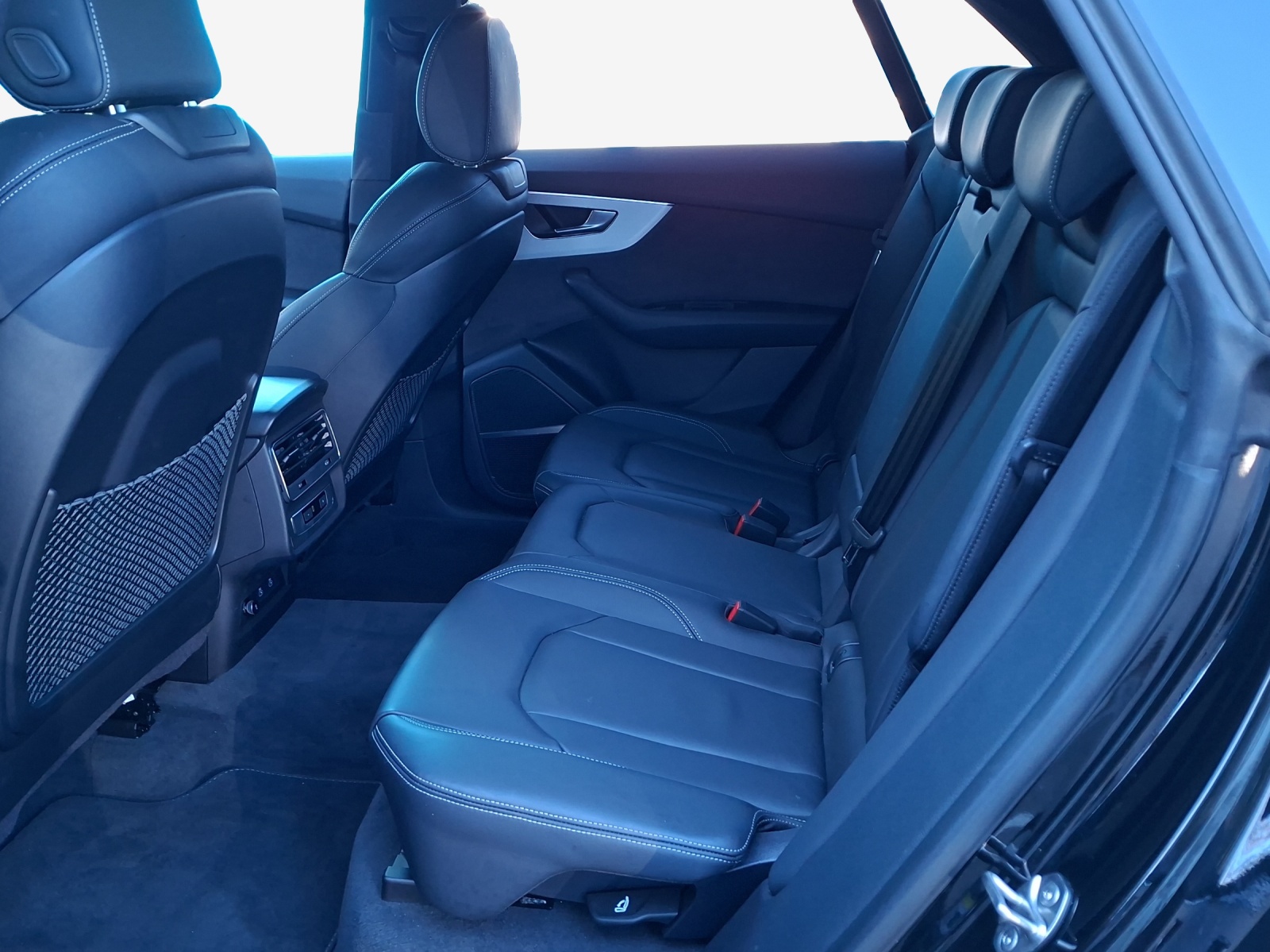 AUDI Q8 SUV TFSI e quattro 290 kW Attraction tiptronic-image-11