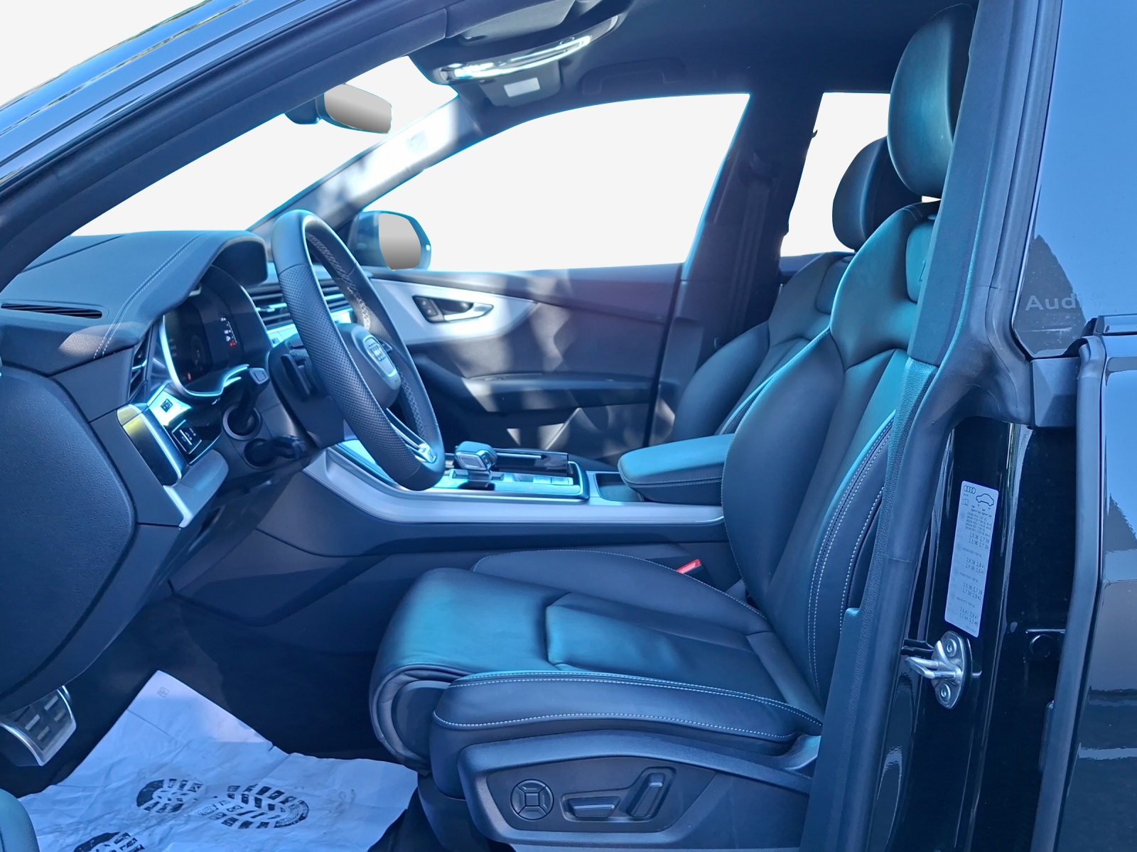 AUDI Q8 SUV TFSI e quattro 290 kW Attraction tiptronic-image-7