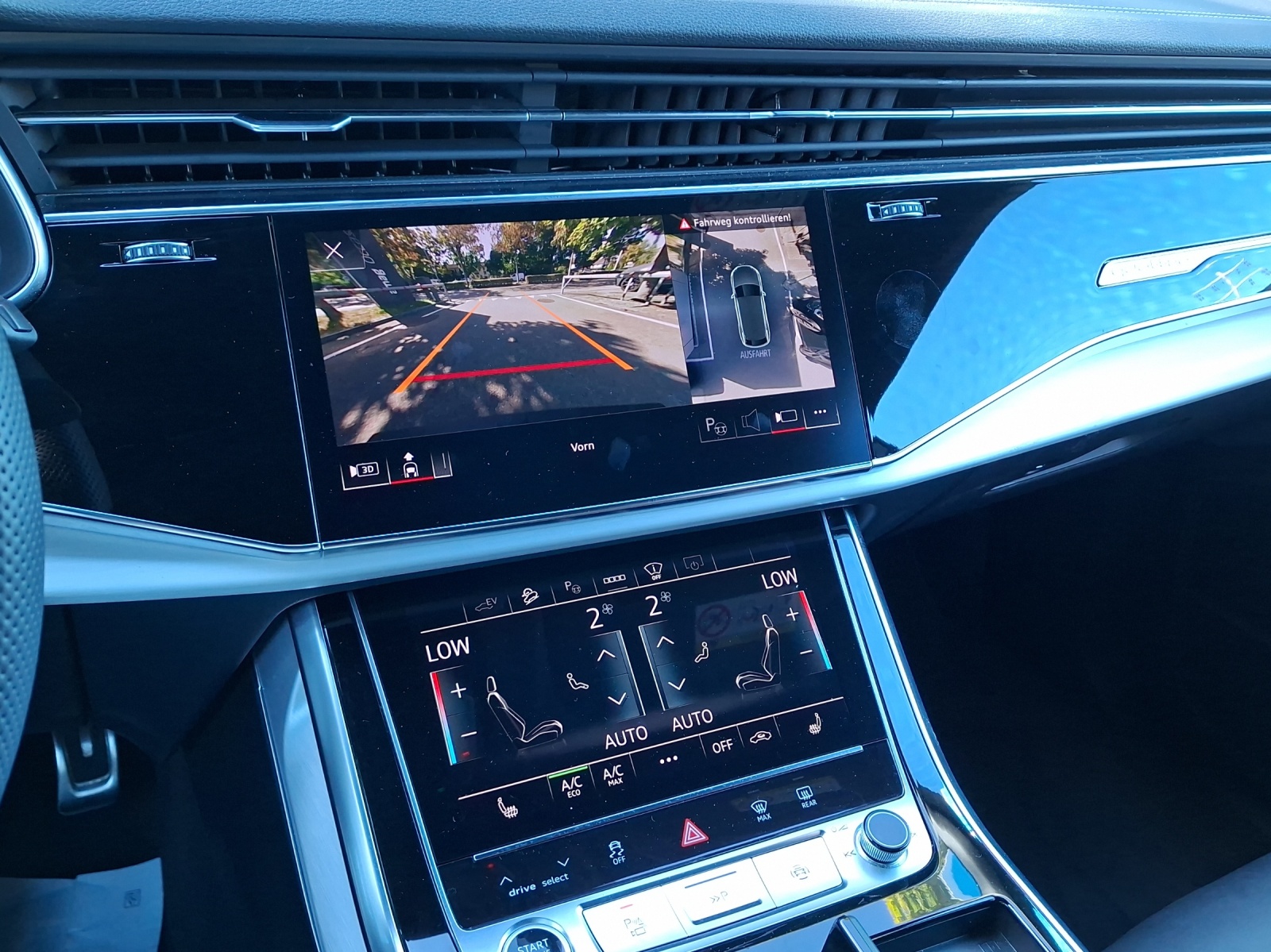 AUDI Q8 SUV TFSI e quattro 290 kW Attraction tiptronic-image-15