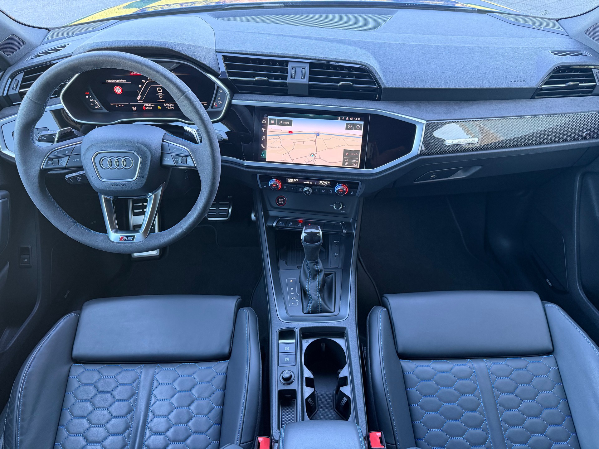AUDI RS Q3 2.5 TFSI quattro S tronic-image-18