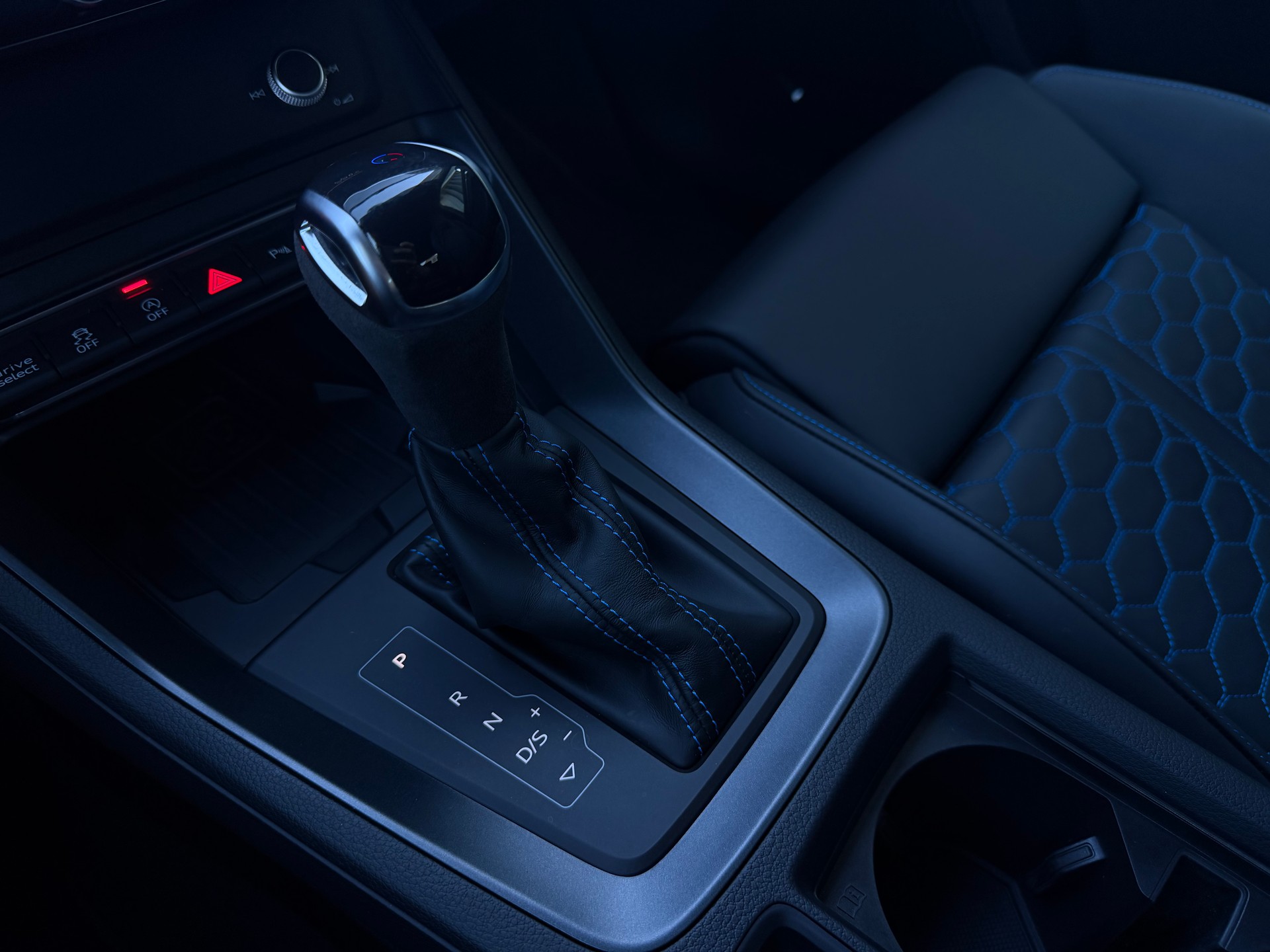 AUDI RS Q3 2.5 TFSI quattro S tronic-image-27