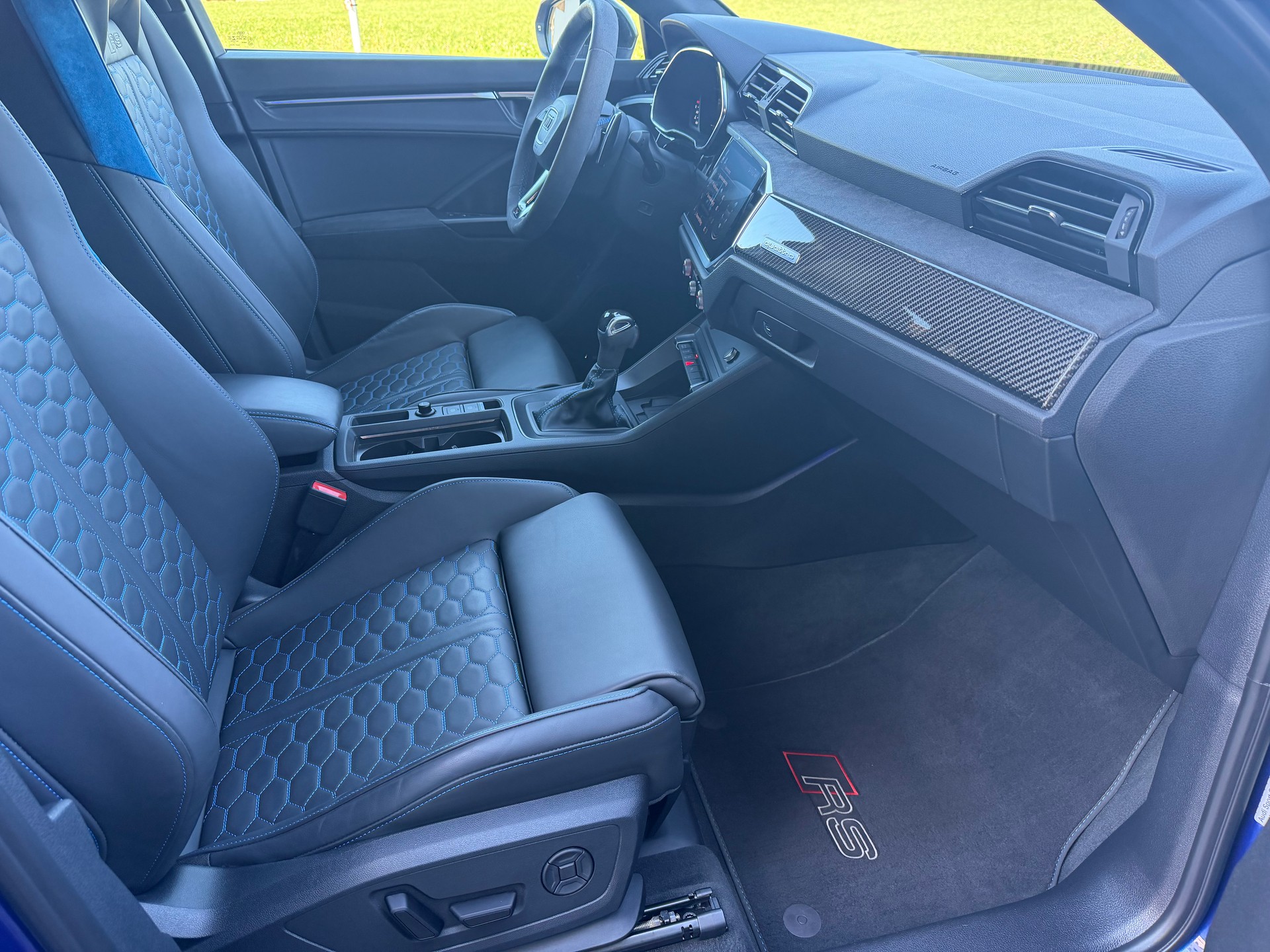 AUDI RS Q3 2.5 TFSI quattro S tronic-image-15