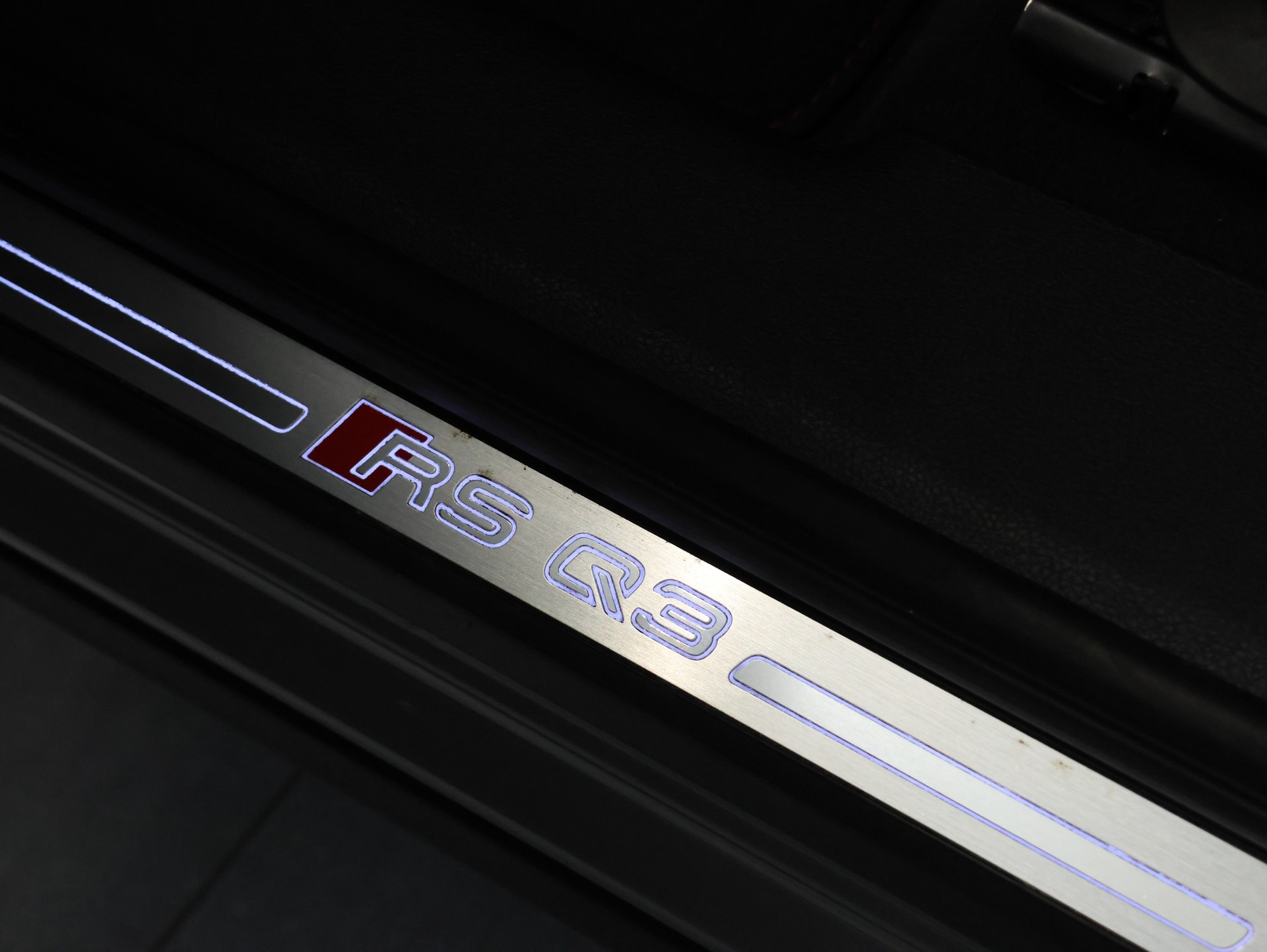 AUDI RS Q3 Sportback quattro S tronic *NARDO-GRAU LACKIERUNG*-image-13