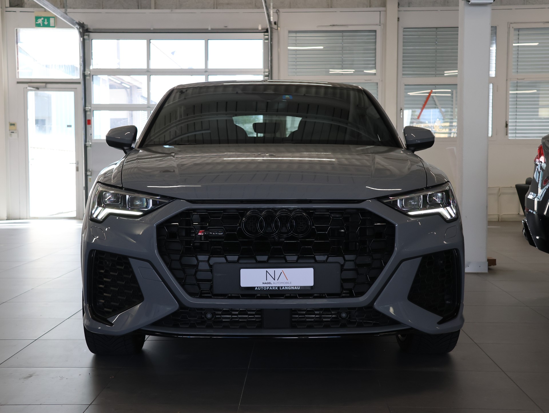 AUDI RS Q3 Sportback quattro S tronic *NARDO-GRAU LACKIERUNG*-image-2