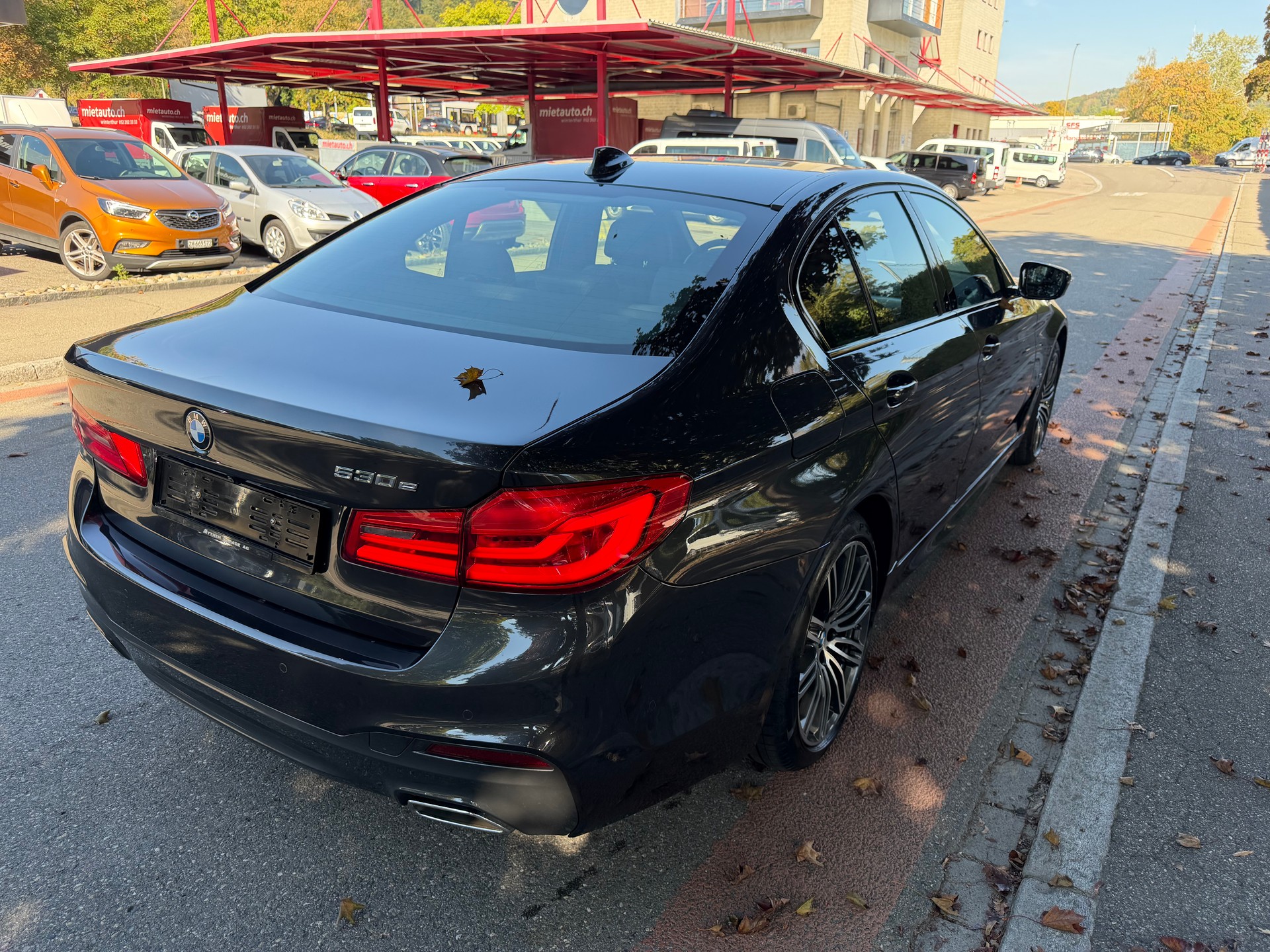 BMW 530e xDrive Pure M Sport Edition Steptronic-image-6