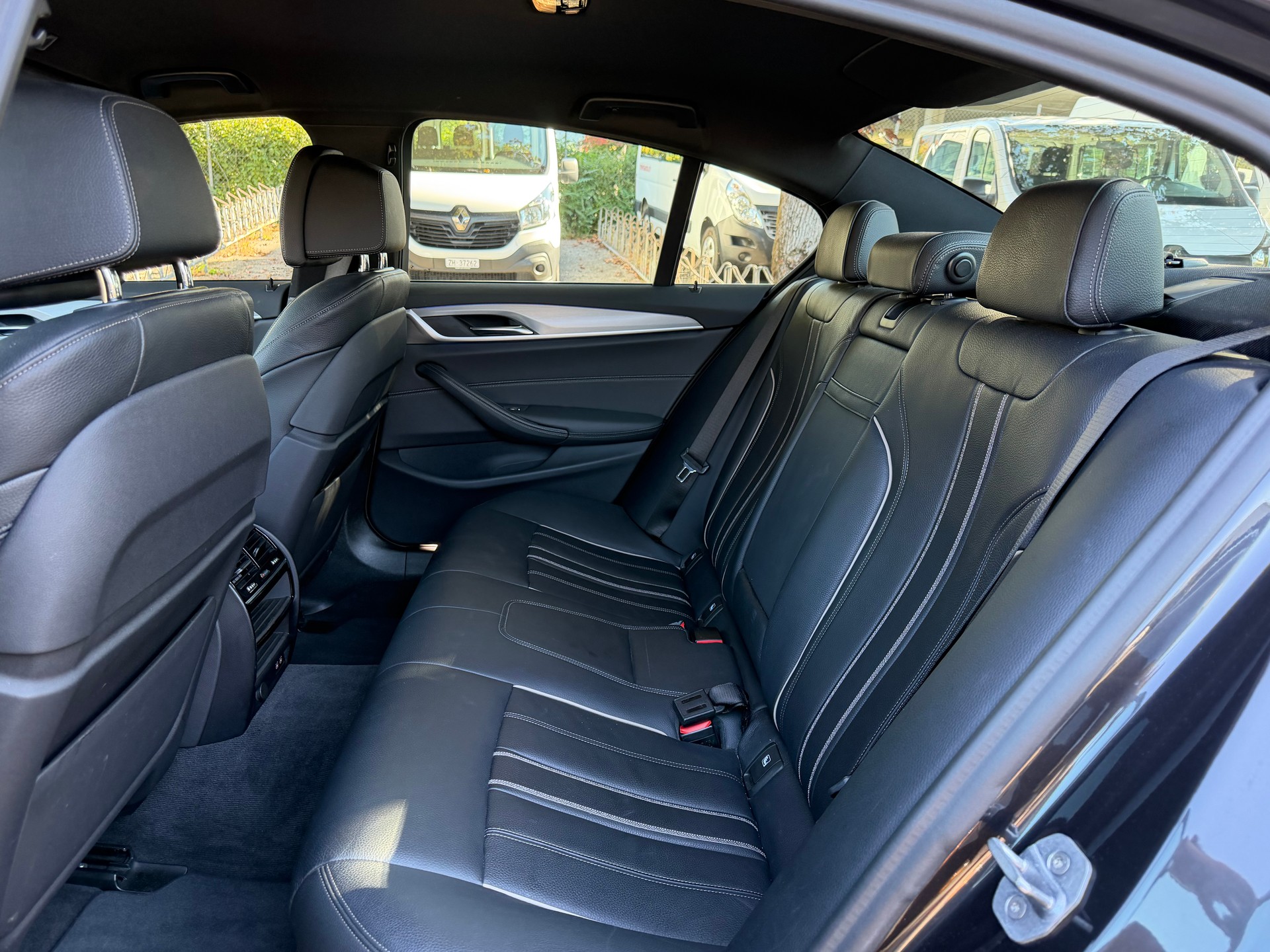 BMW 530e xDrive Pure M Sport Edition Steptronic-image-11