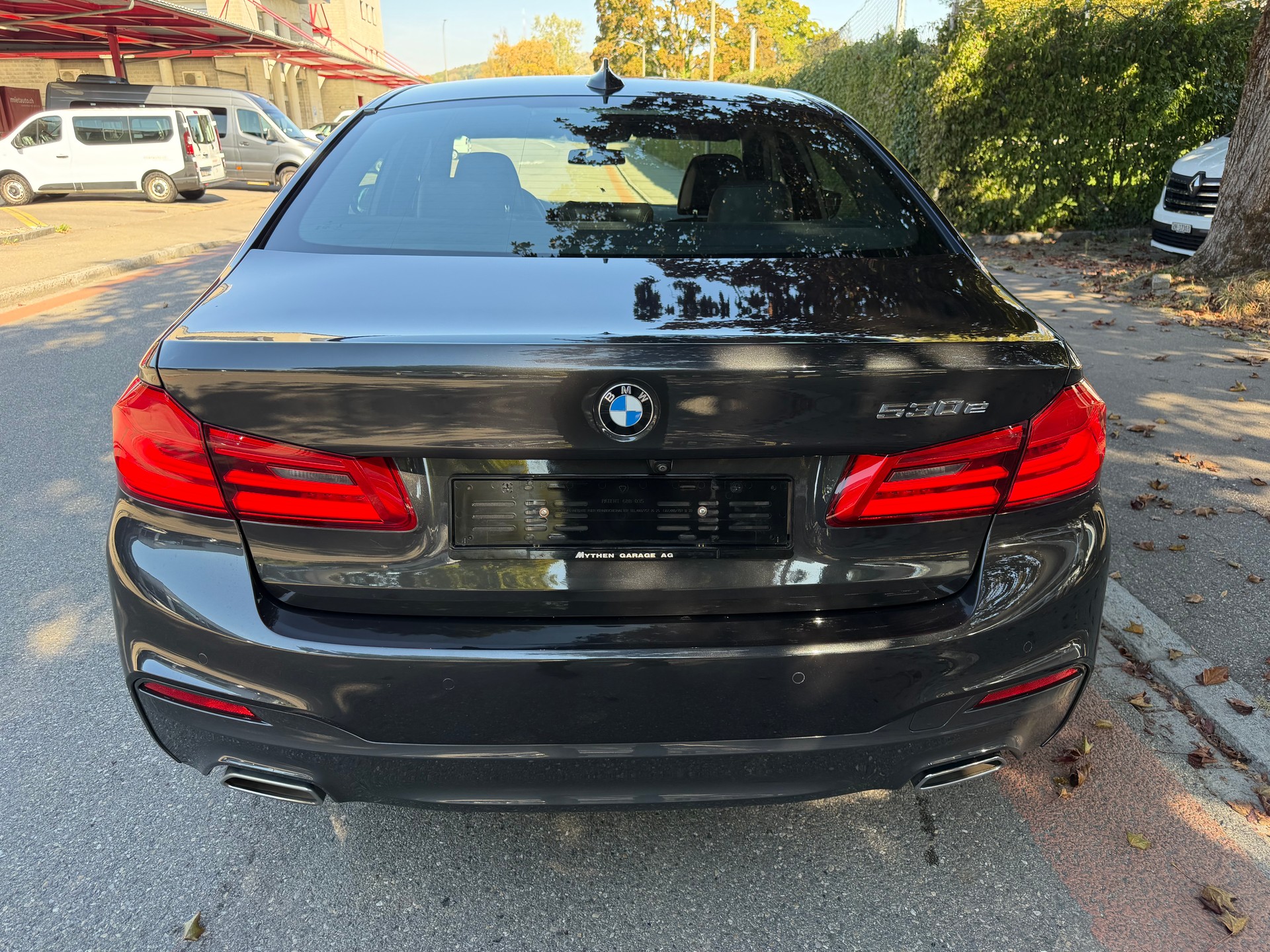 BMW 530e xDrive Pure M Sport Edition Steptronic-image-5